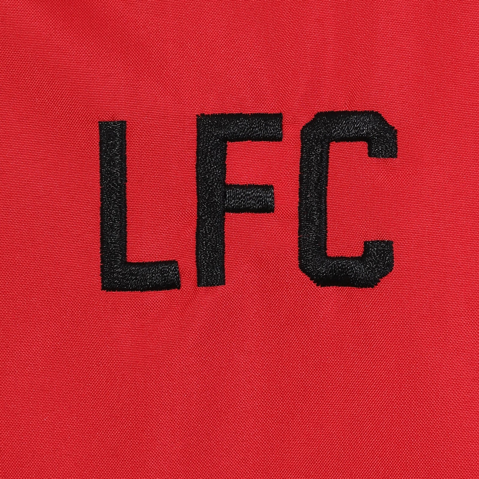 Liverpool kids shower Jacket in black & red with club crest to chest.