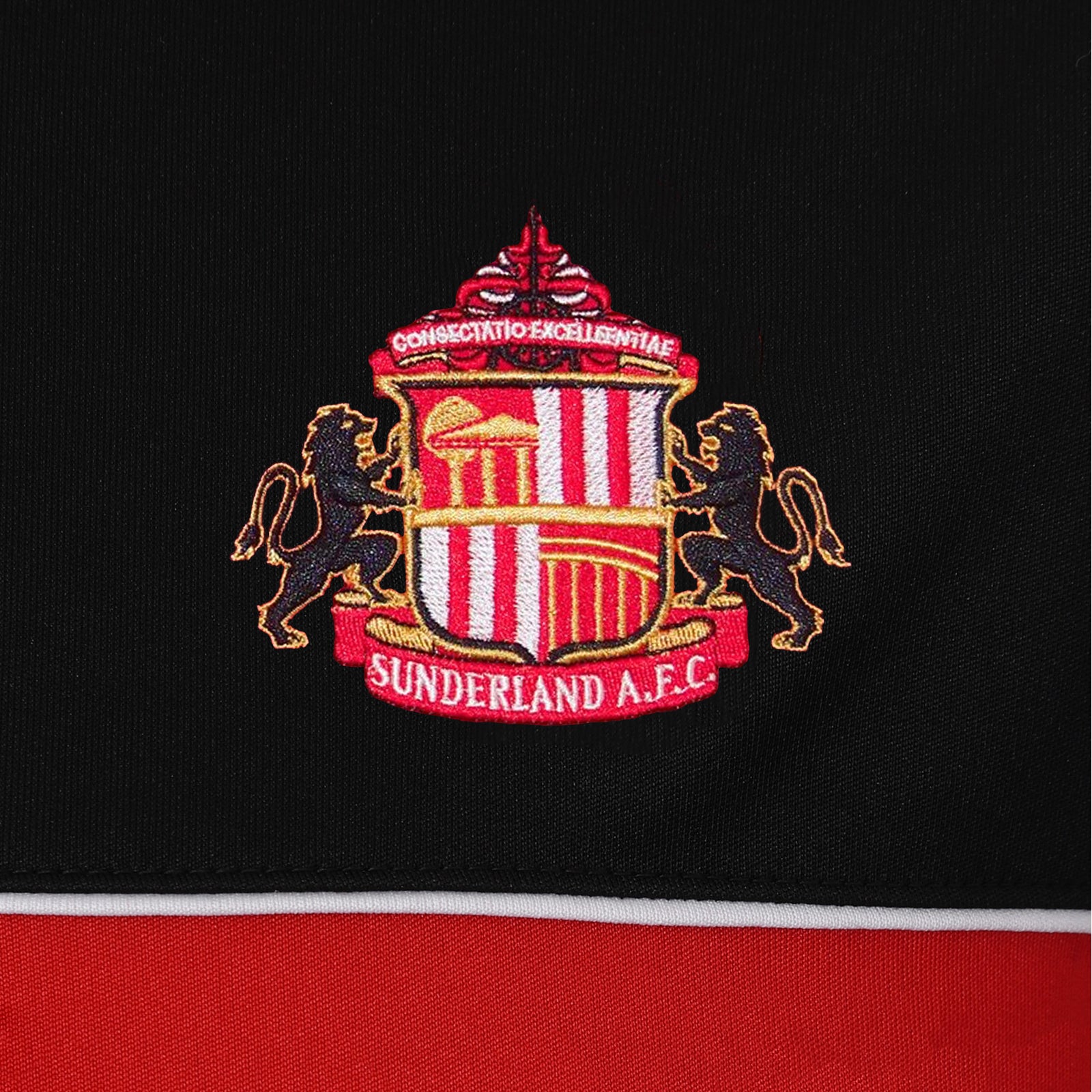Sunderland adults poly T-shirt in black with club crest to chest
