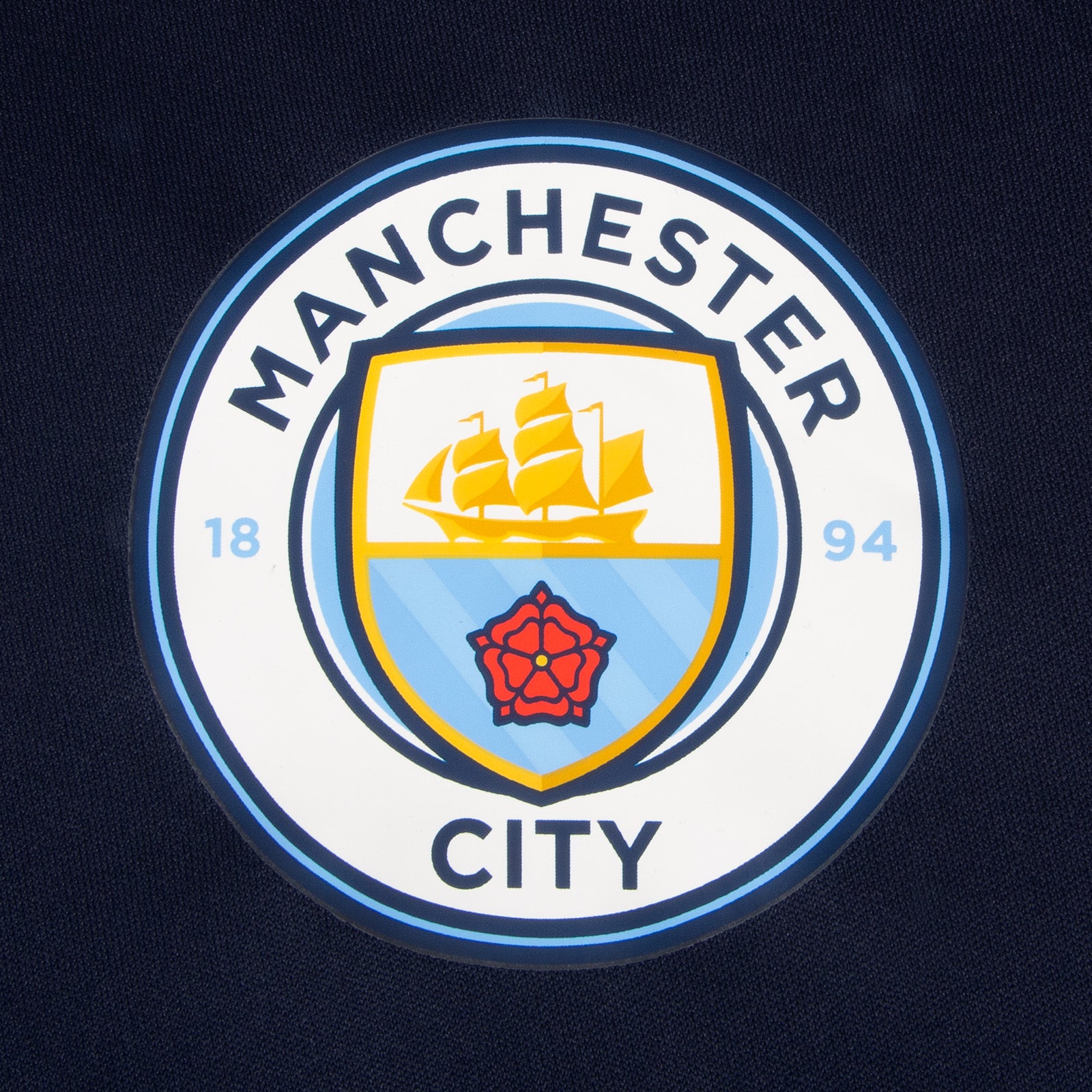 Man City adults T-shirt in navy blue with club crest to chest