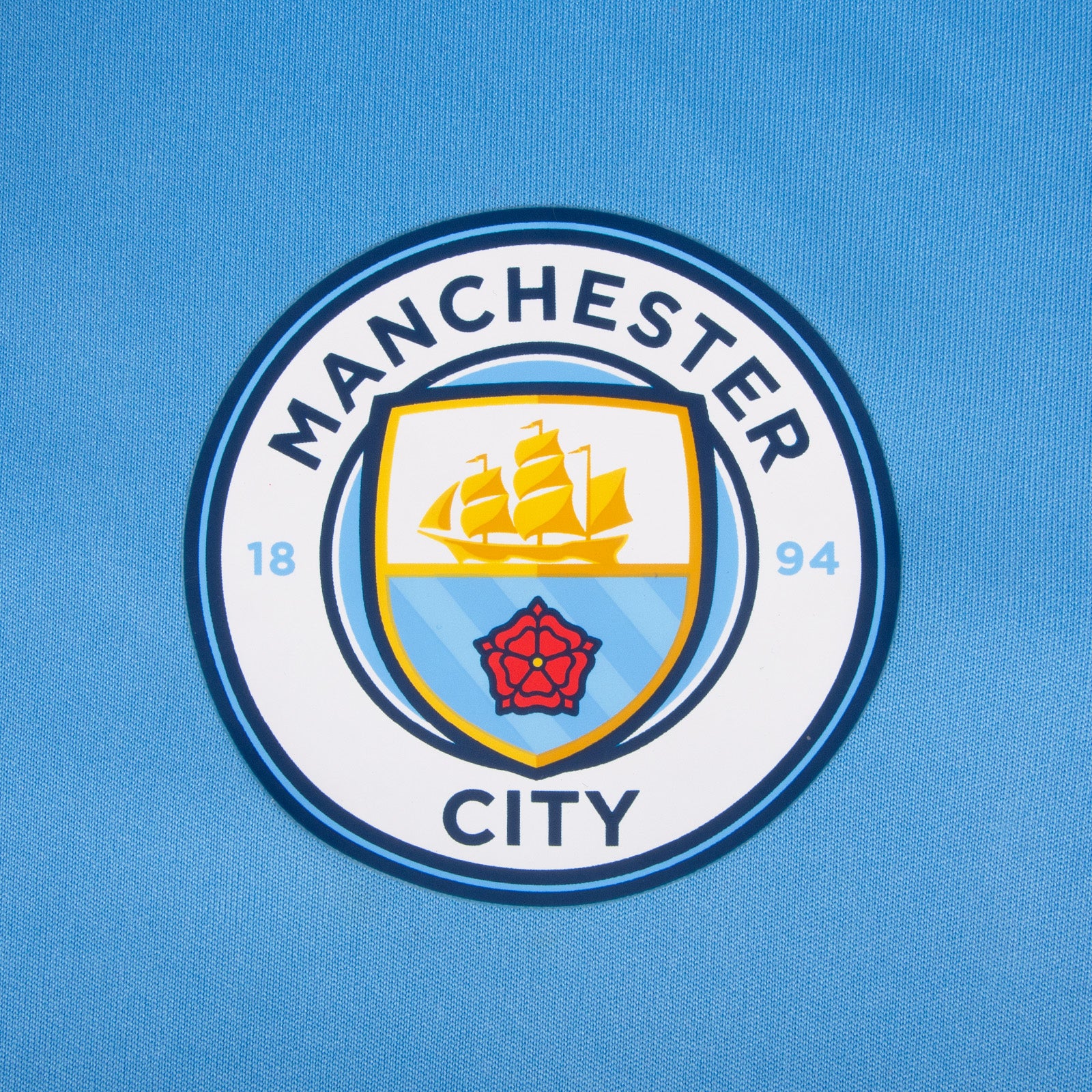 Man City adults T-shirt in sky blue with club crest to chest