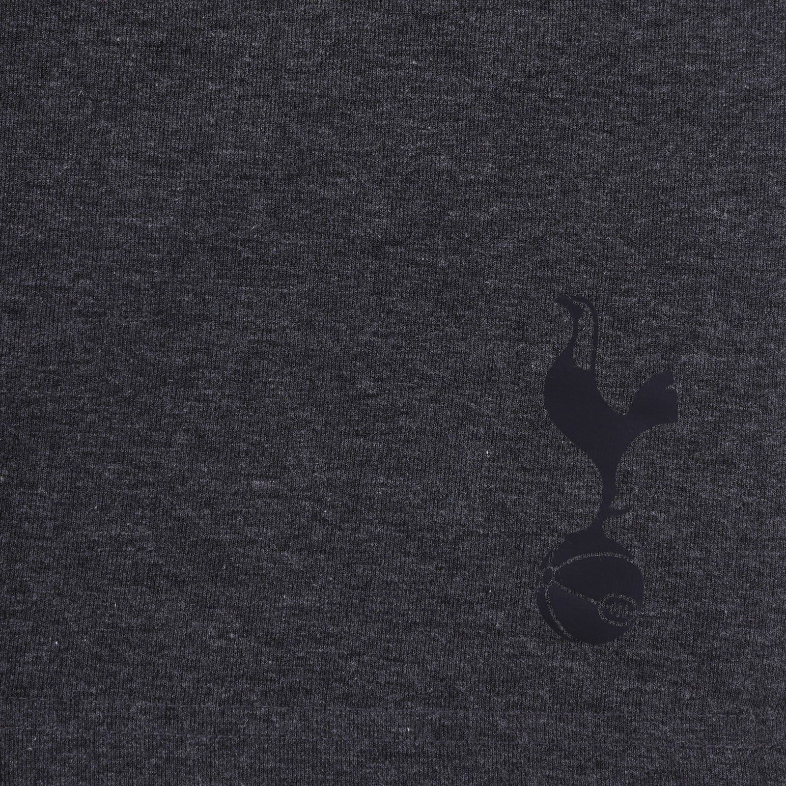 Spurs adults short pyjama set in grey with a short sleeve t-shirt & graphic and shorts with logo to the left leg.