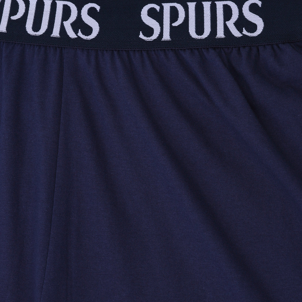 Spurs adults short pyjama set in white with a short sleeve t-shirt & graphic and shorts with logo to the left leg.