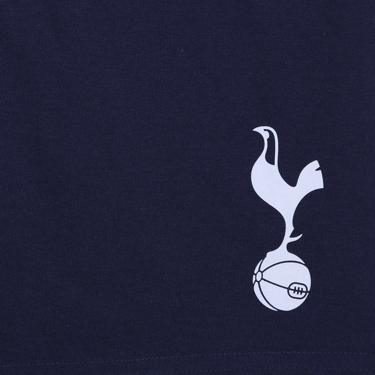 Spurs adults short pyjama set in white with a short sleeve t-shirt & graphic and shorts with logo to the left leg.