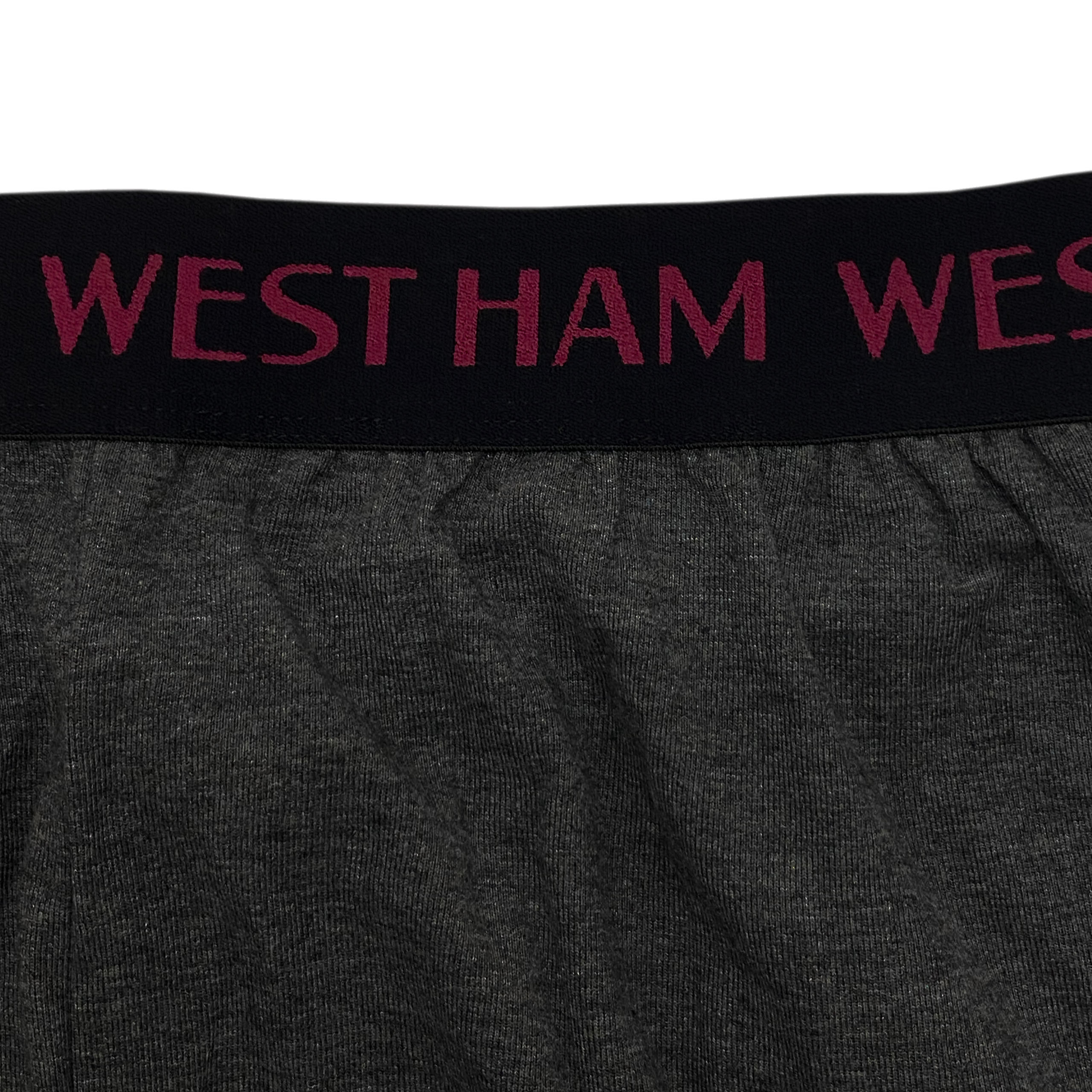 West Ham adults short pyjama set in claret with a short sleeve t-shirt & graphic. Shorts with logo to the left leg.