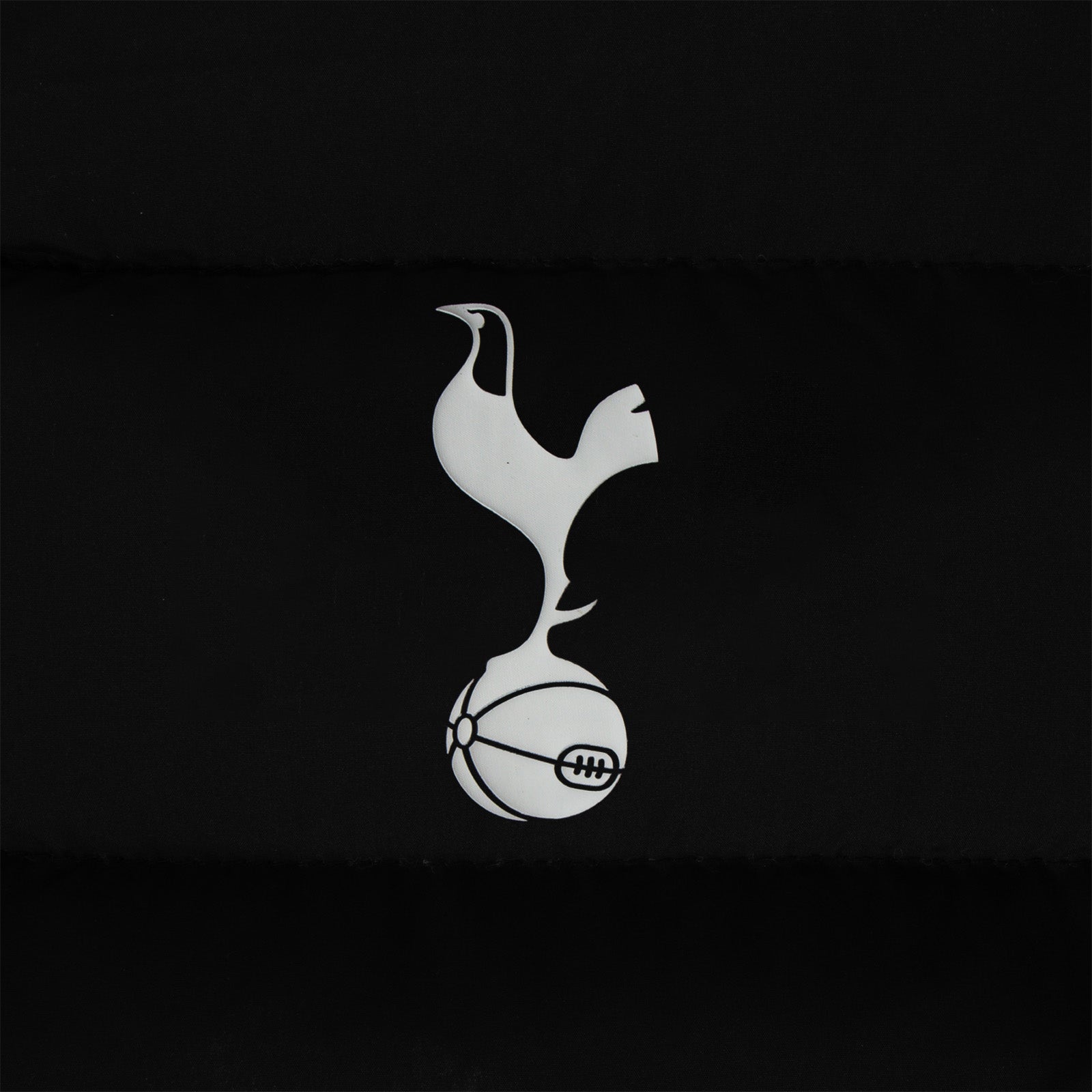 Spurs adults gilet in black with club crest to chest.