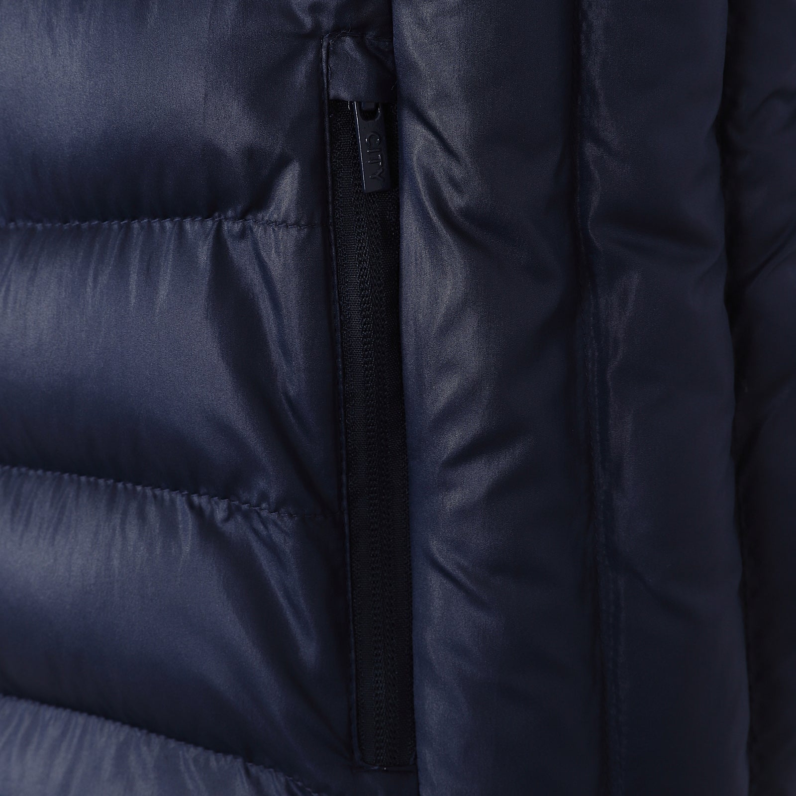 Man City adults gilet in black with full colour club crest to chest.