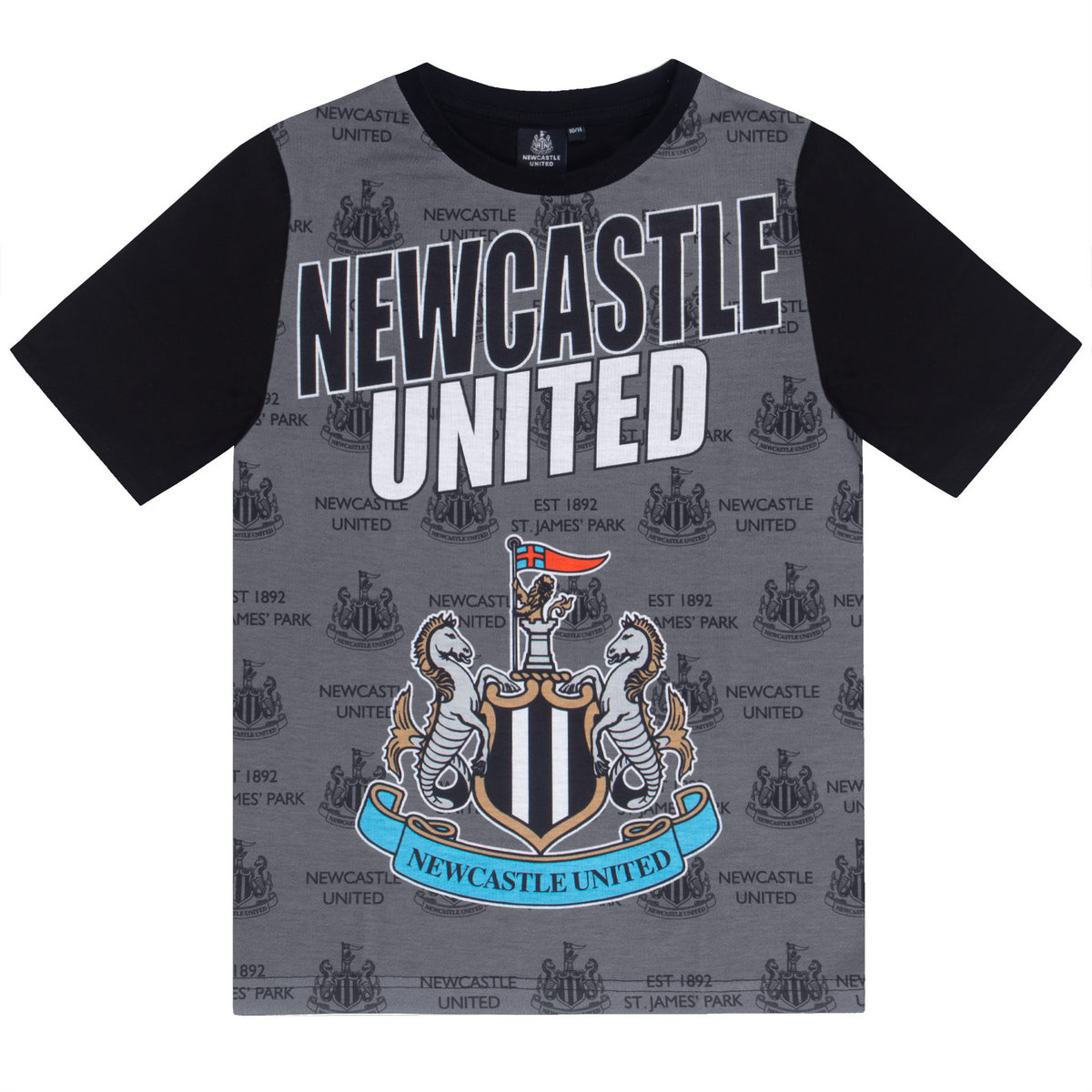 Newcastle Utd kids pyjamas in black & white. Short sleeve top with graphic and shorts with crest to the left leg