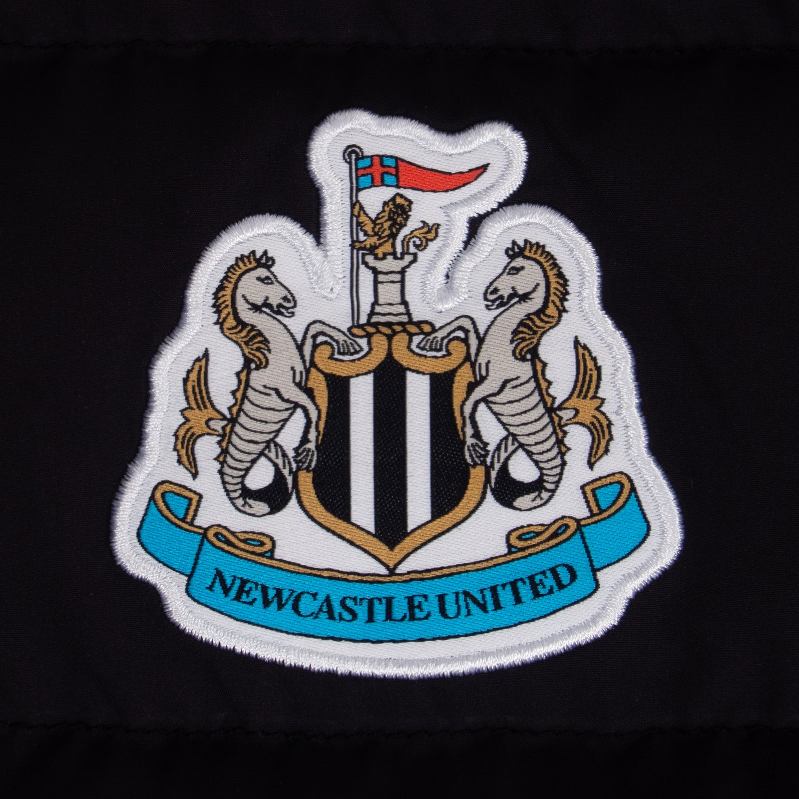 Newcastle Utd kids gilet in black with full colour club crest to chest.