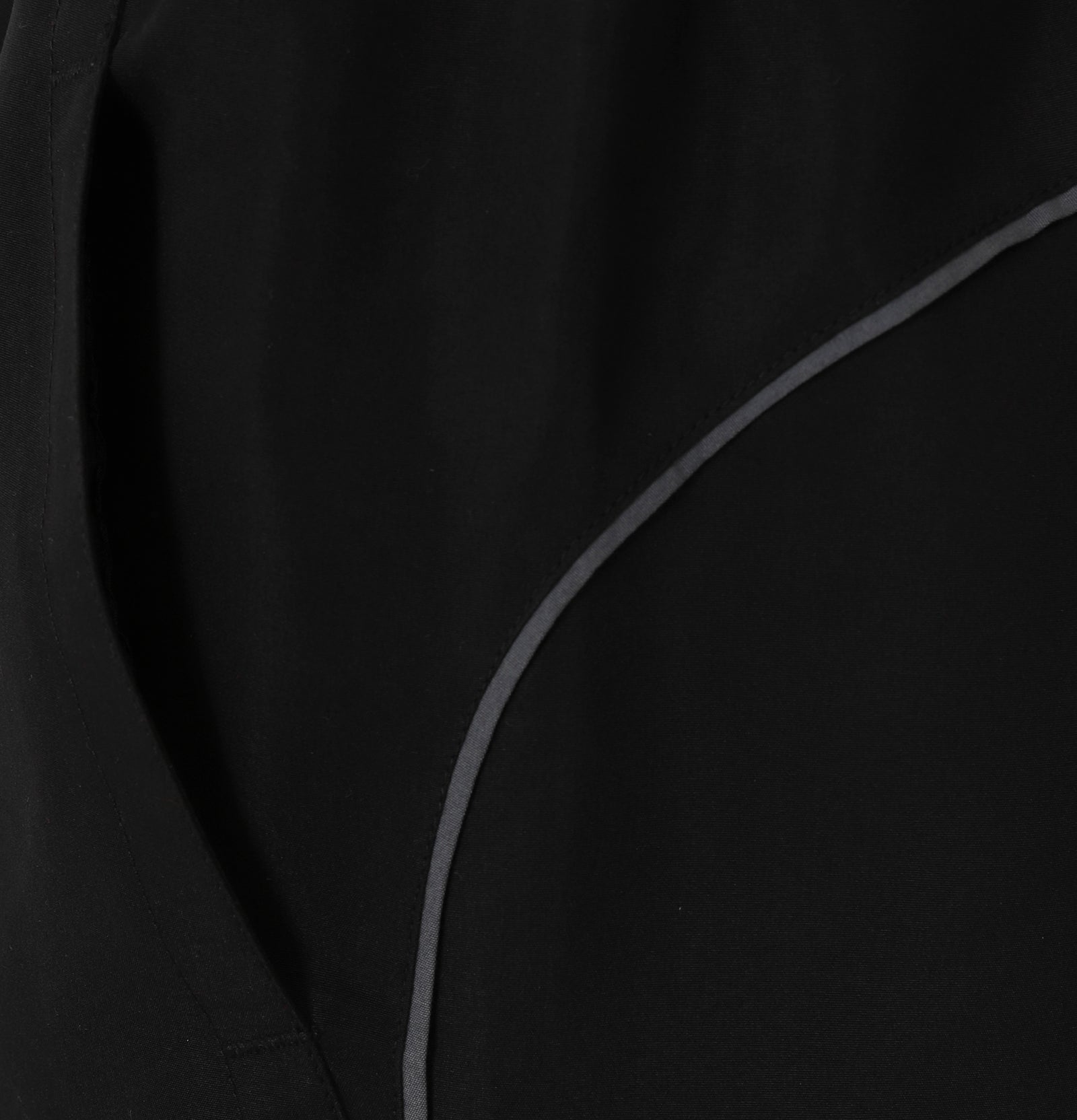 Newcastle Utd adults tracksuit in black with club crest to chest and left thigh