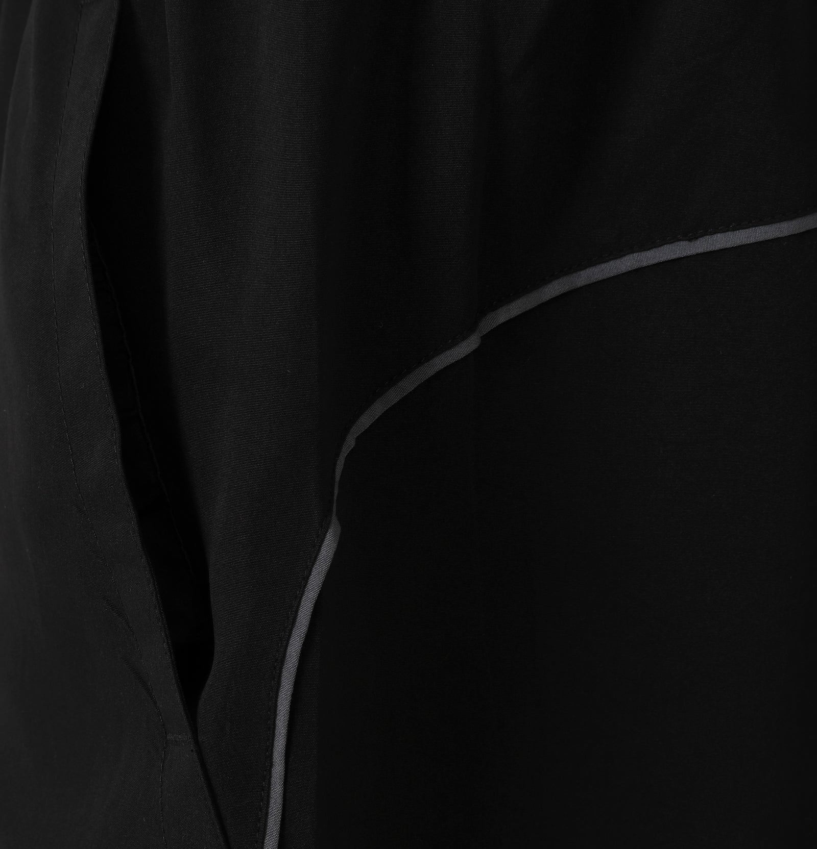 Newcastle Utd kids tracksuit in black with club crest to chest and left thigh