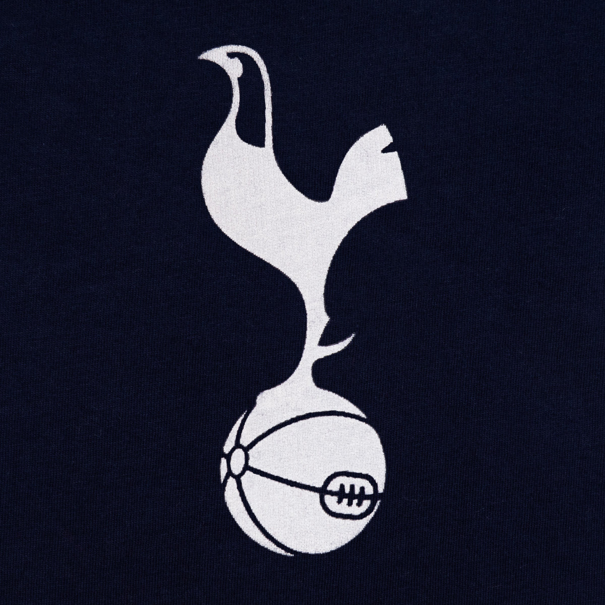 Spurs adults long pyjamas in navy blue. Short sleeve top with badge to chest and long bottoms with badge
