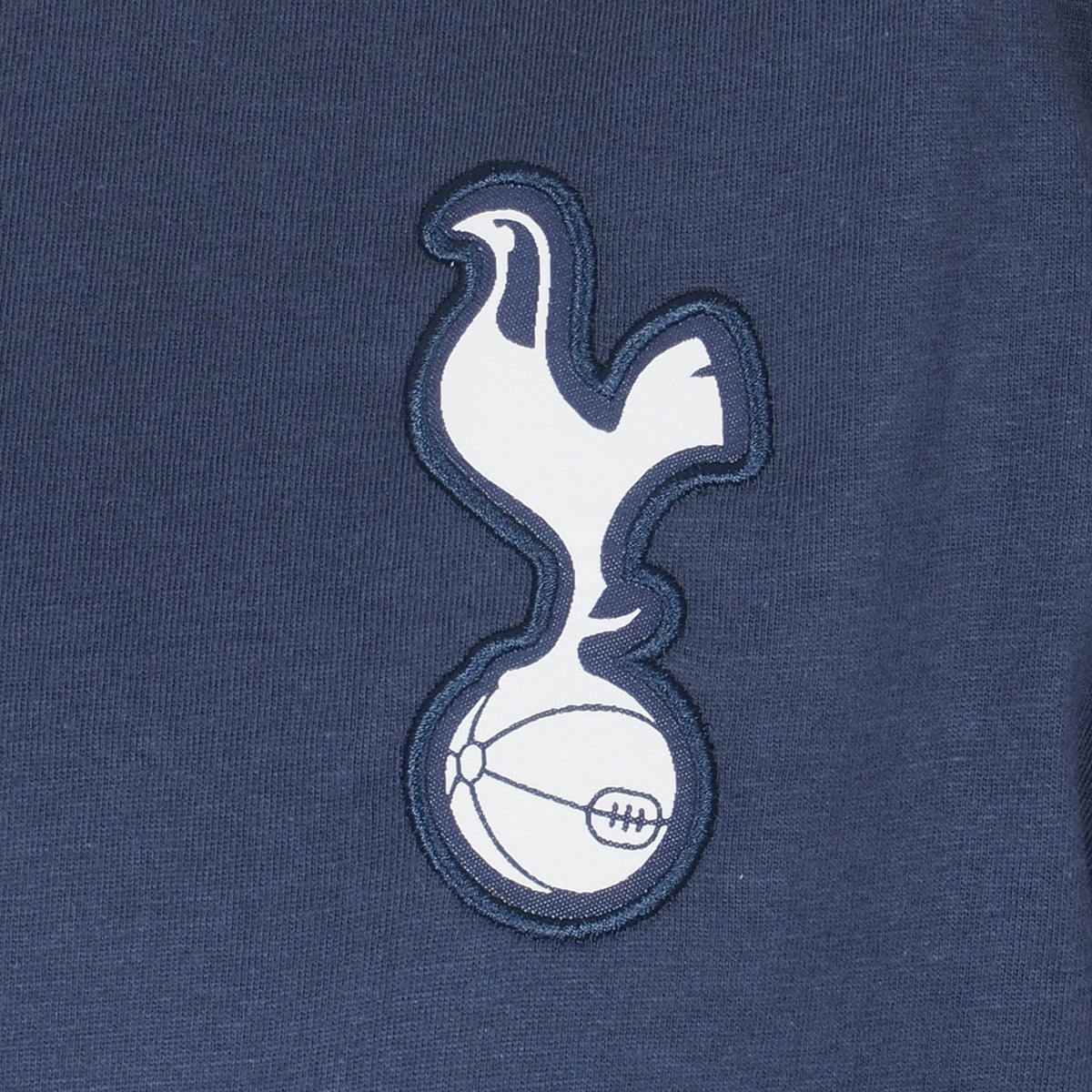 Spurs adults long pyjamas in navy blue. Short sleeve top with badge to chest and long bottoms with badge