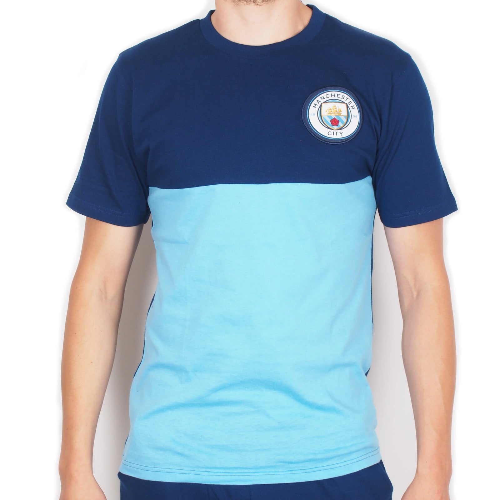 Man City adults long pyjamas in navy blue. Two-tone short sleeve top with crest and long bottoms with badge