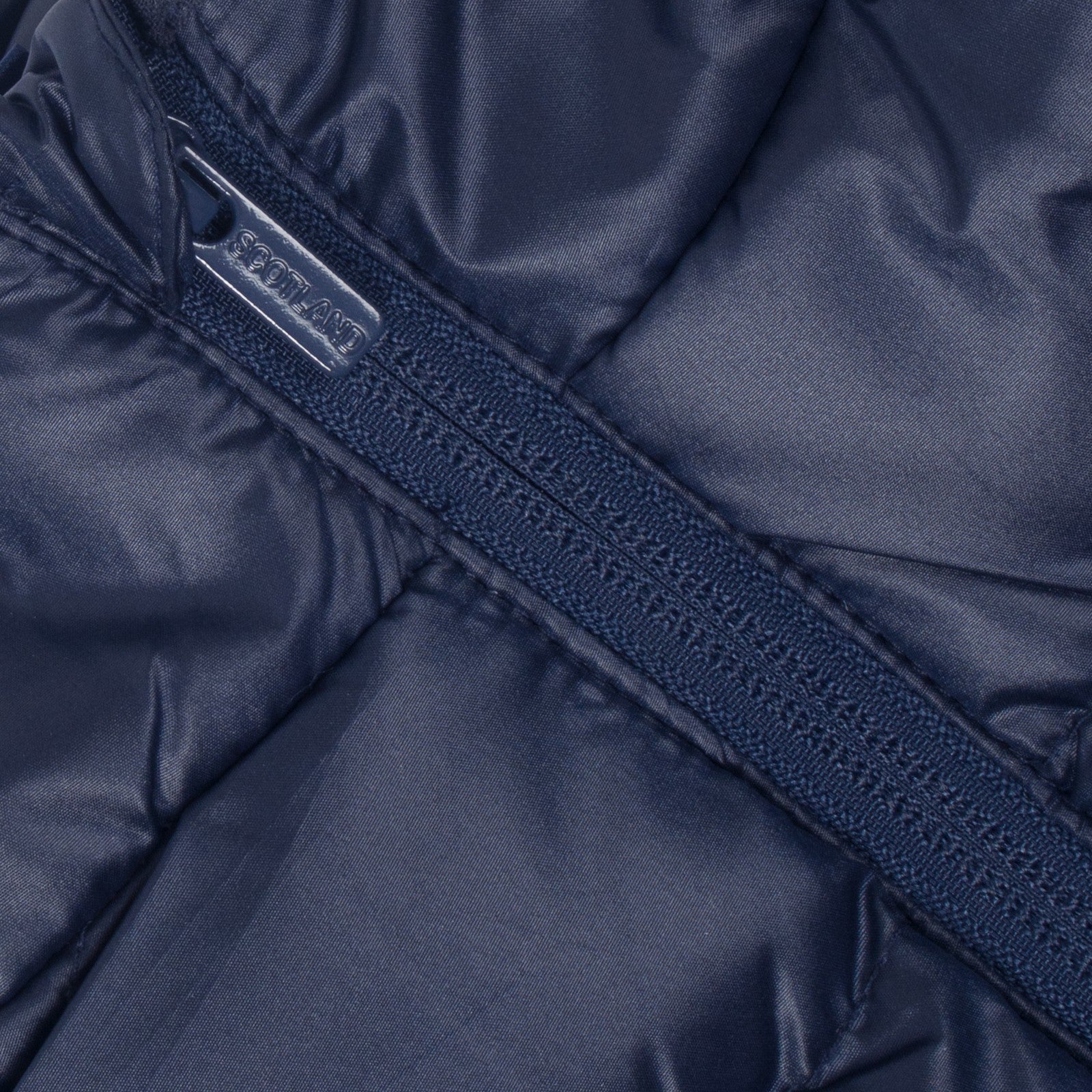 Scotland FA gilet for adults in navy blue with national crest print to chest.