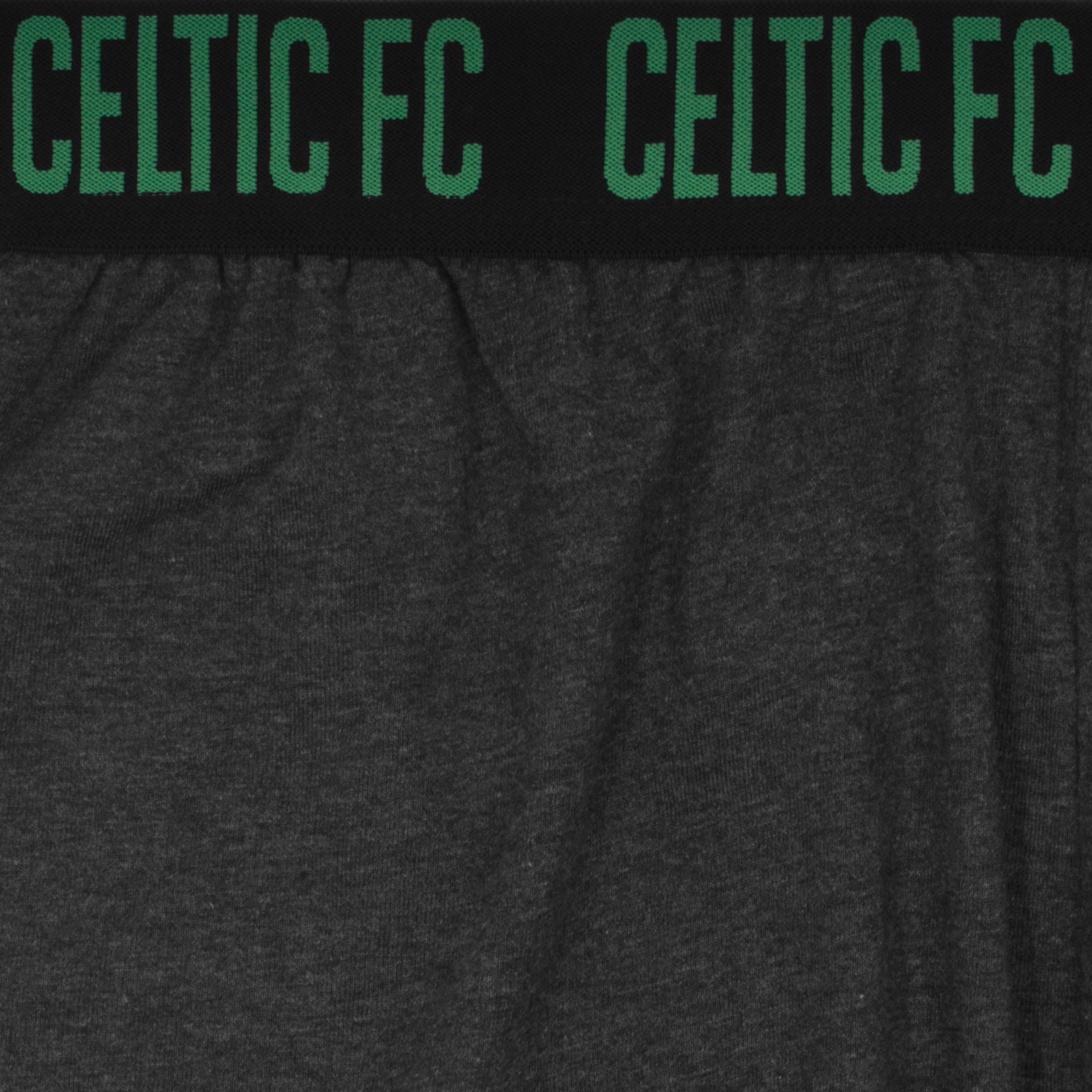 Celtic adults pyjamas in grey. Short sleeve shirt with branded graphic and shorts with logo to the left leg.