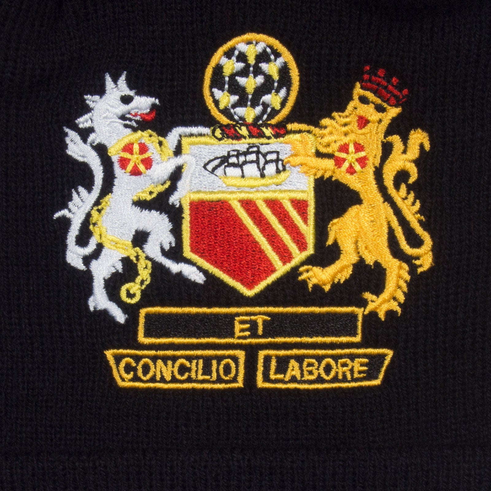 Man United retro beanie hat in black with Manchester crest