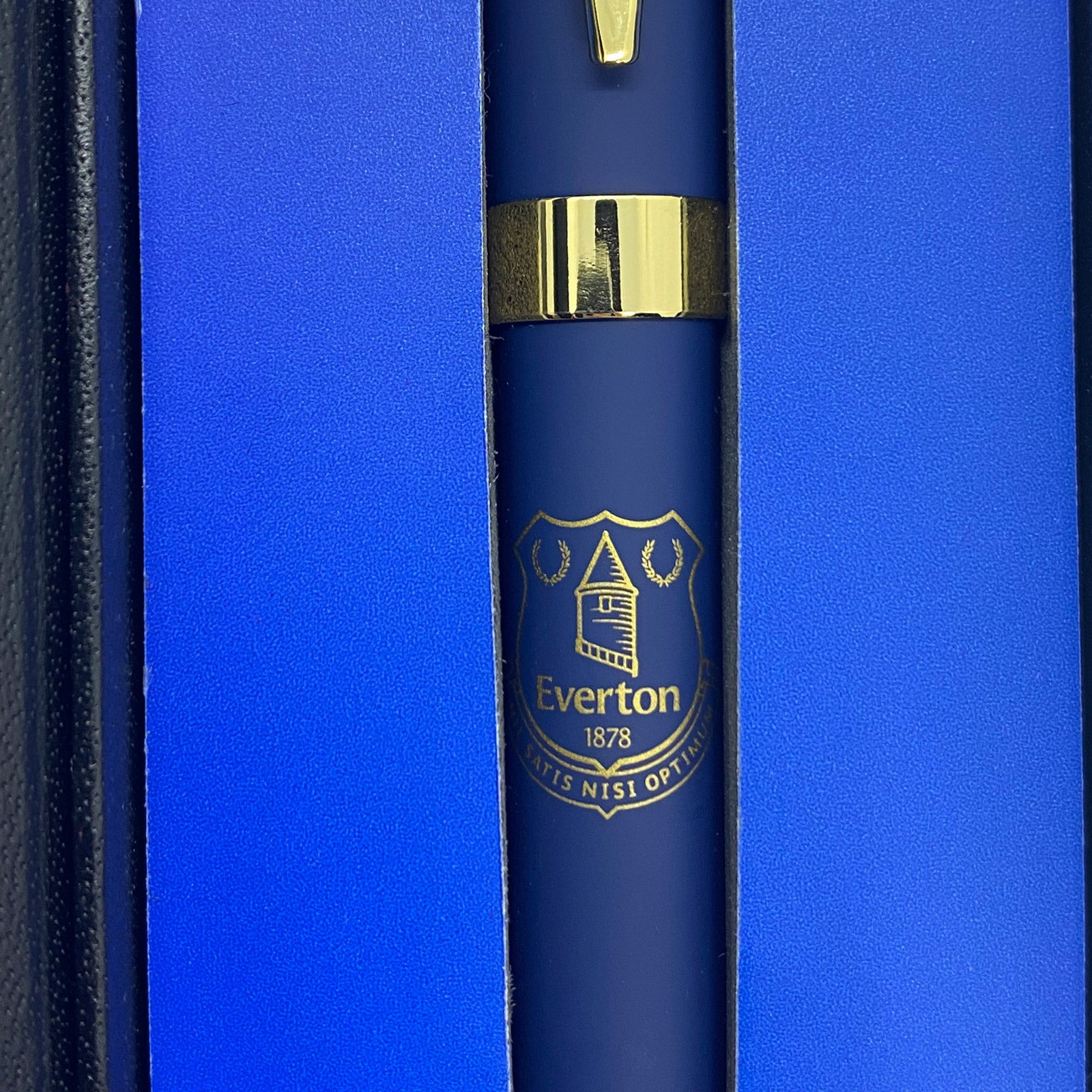 Everton pen in blue with club crest in club design gift box