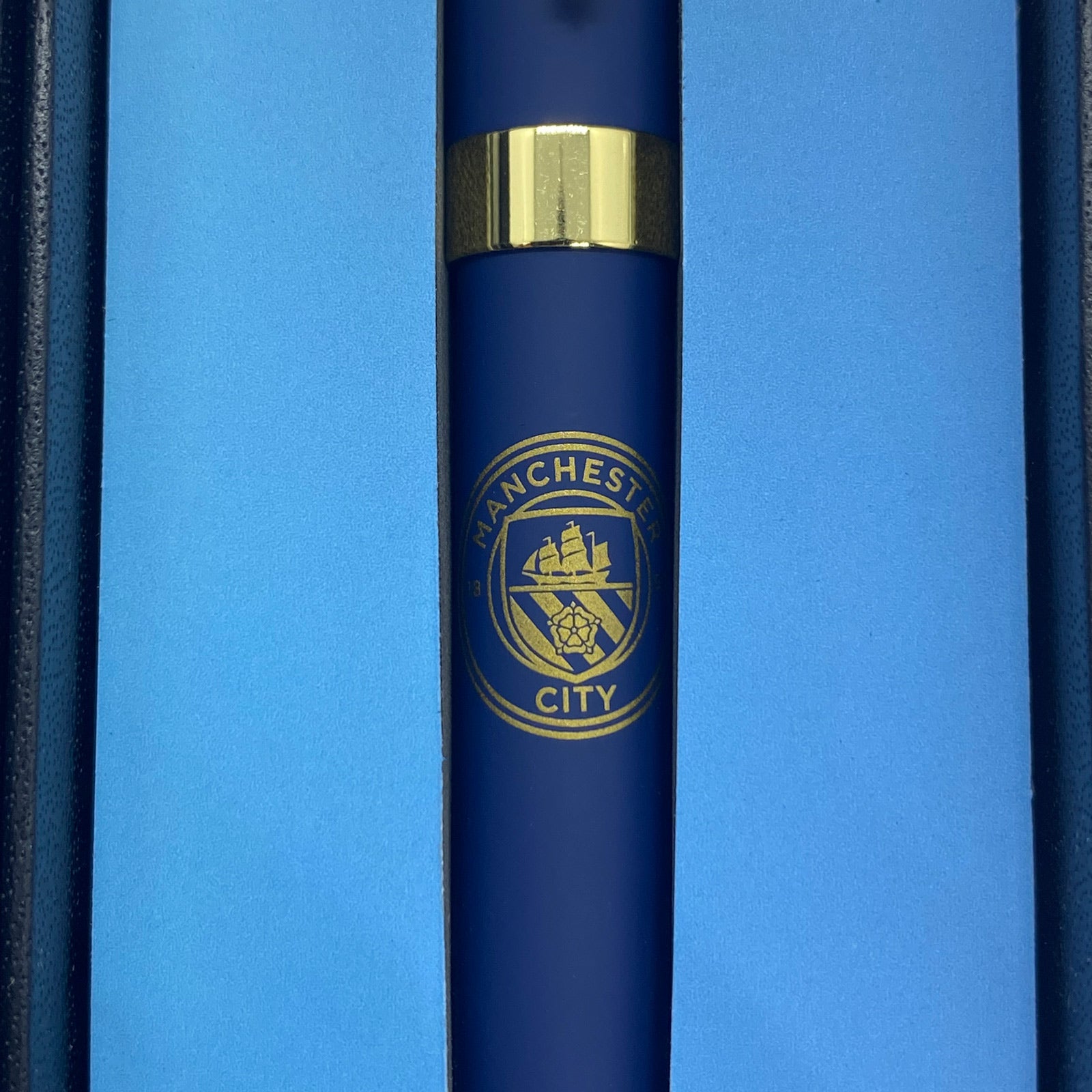 Man City pen in blue with club crest in club design gift box