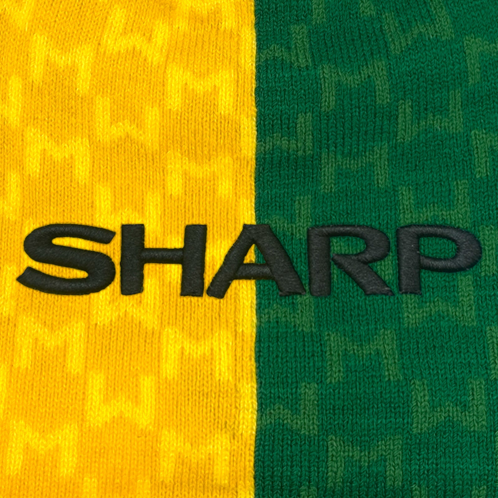 Man United bobble hat in retro green & yellow 1992 colours