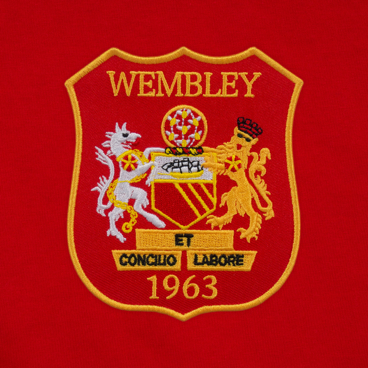 Man Utd adults retro T-shirt in red featuring Manchester and Wembley 63 crest