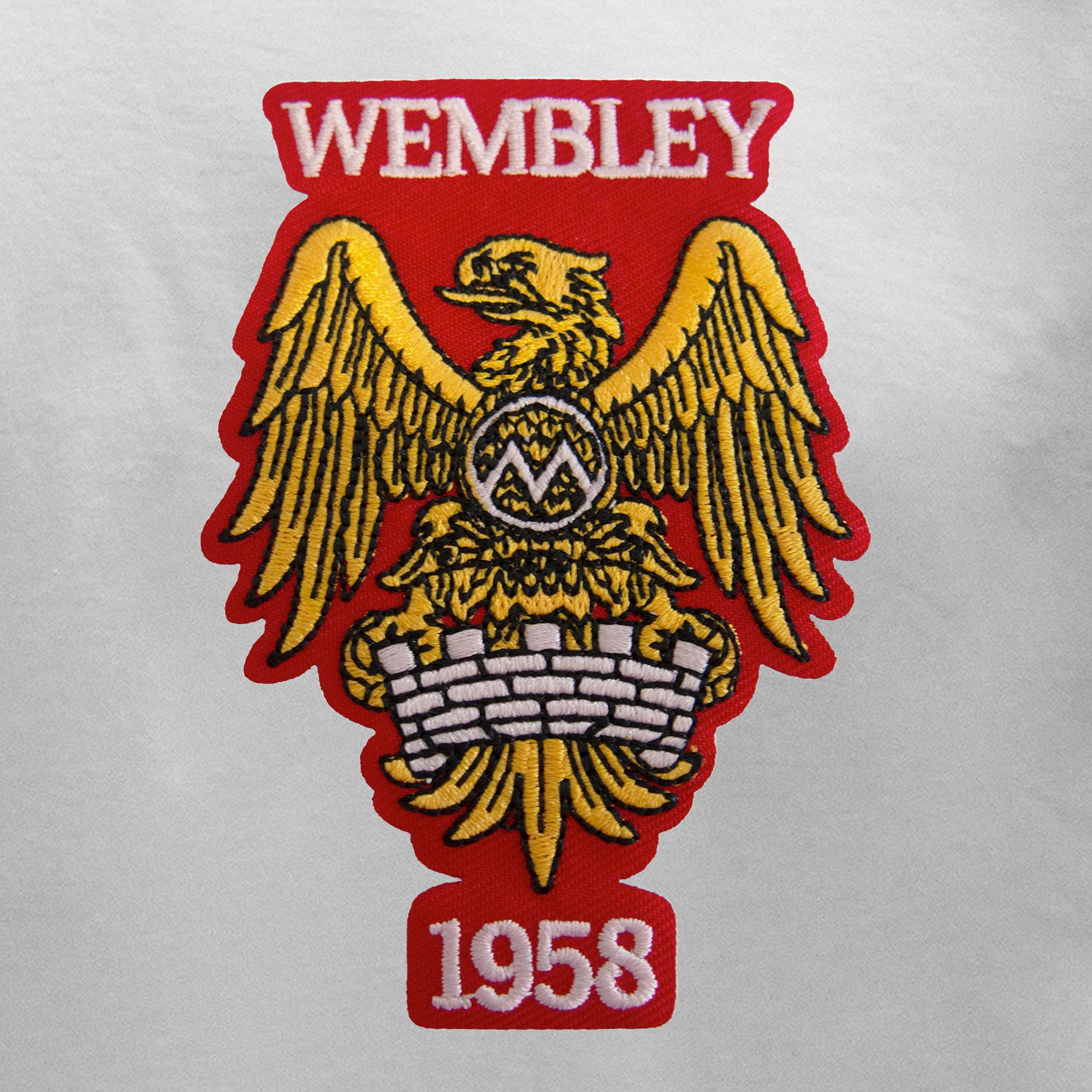 Man Utd adults retro T-shirt in white featuring Manchester and Wembley 58 crest