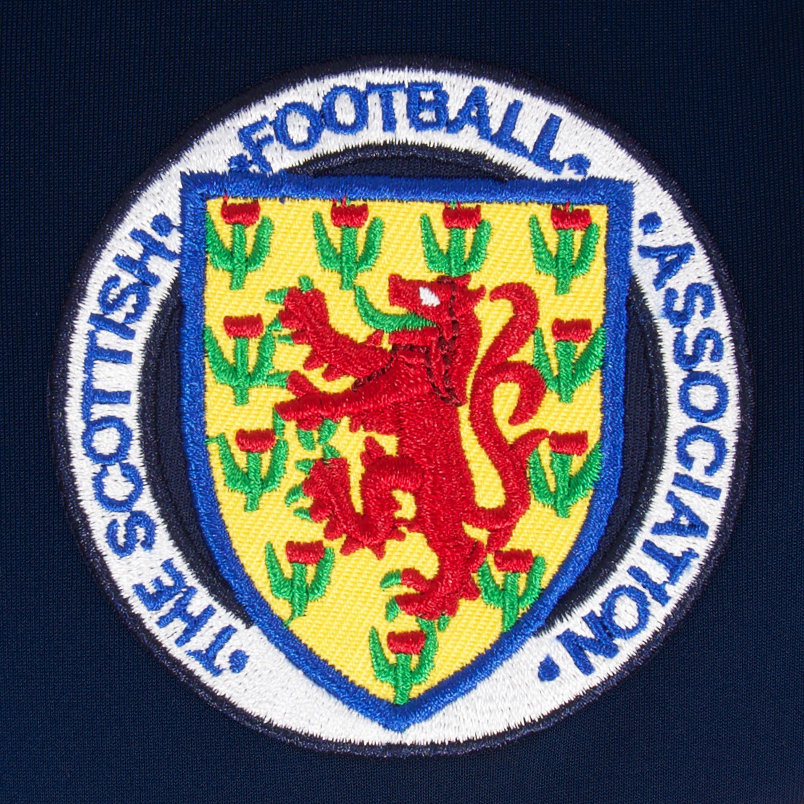 Scotland adults track jacket in navy & white with retro crest on the chest.