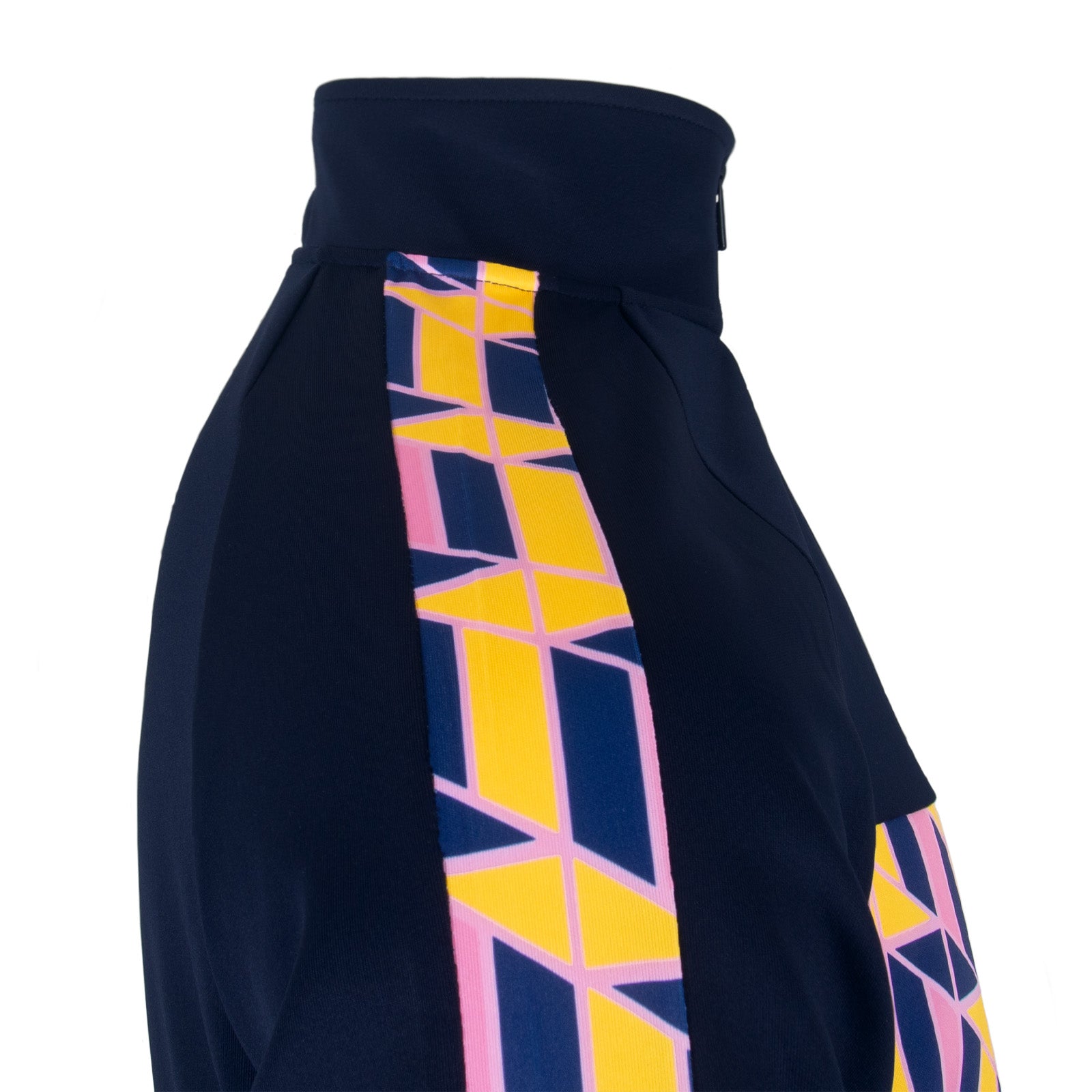 Scotland adults track jacket in navy & white with retro crest on the chest.