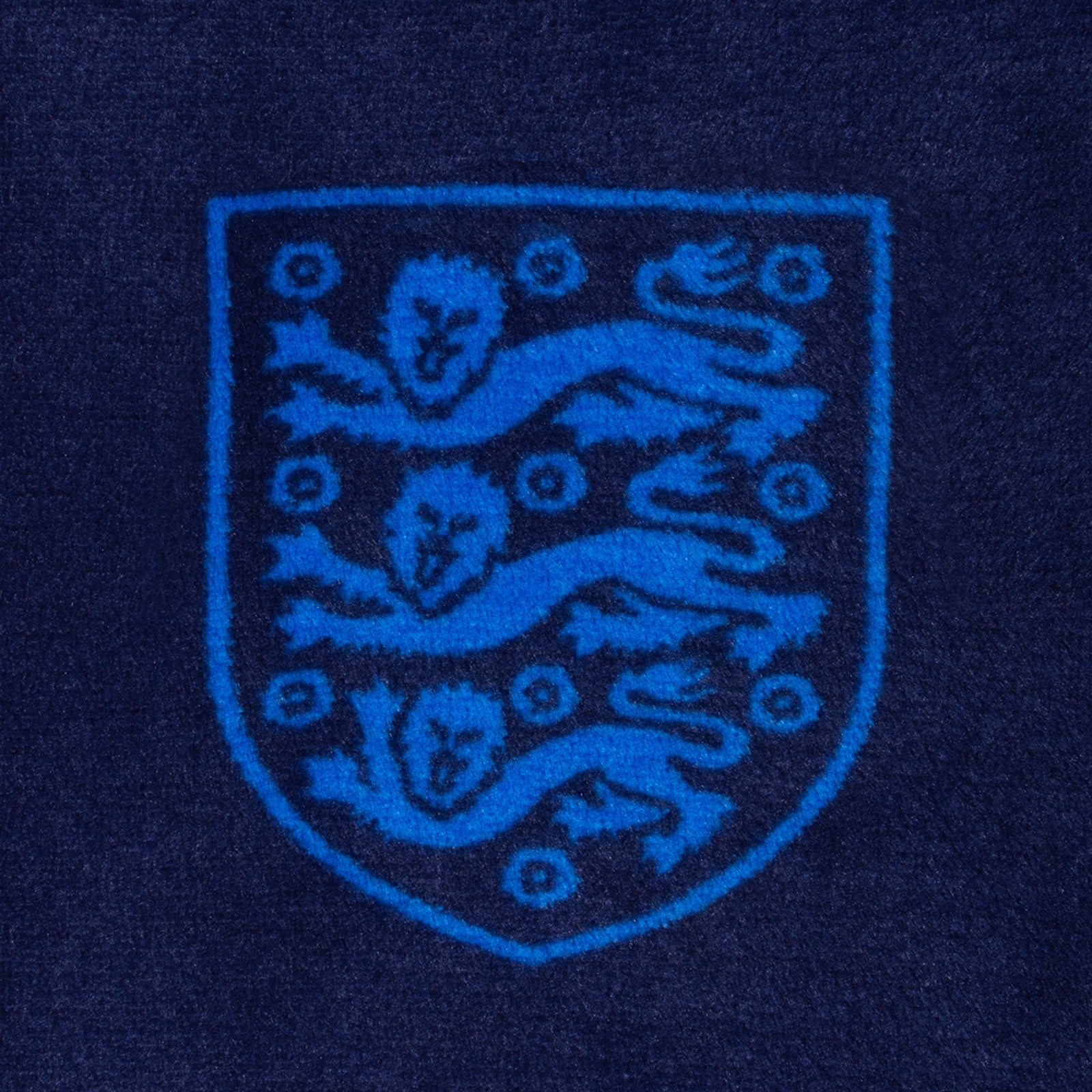 England adults dressing gown hooded fleece with all over print team crest.