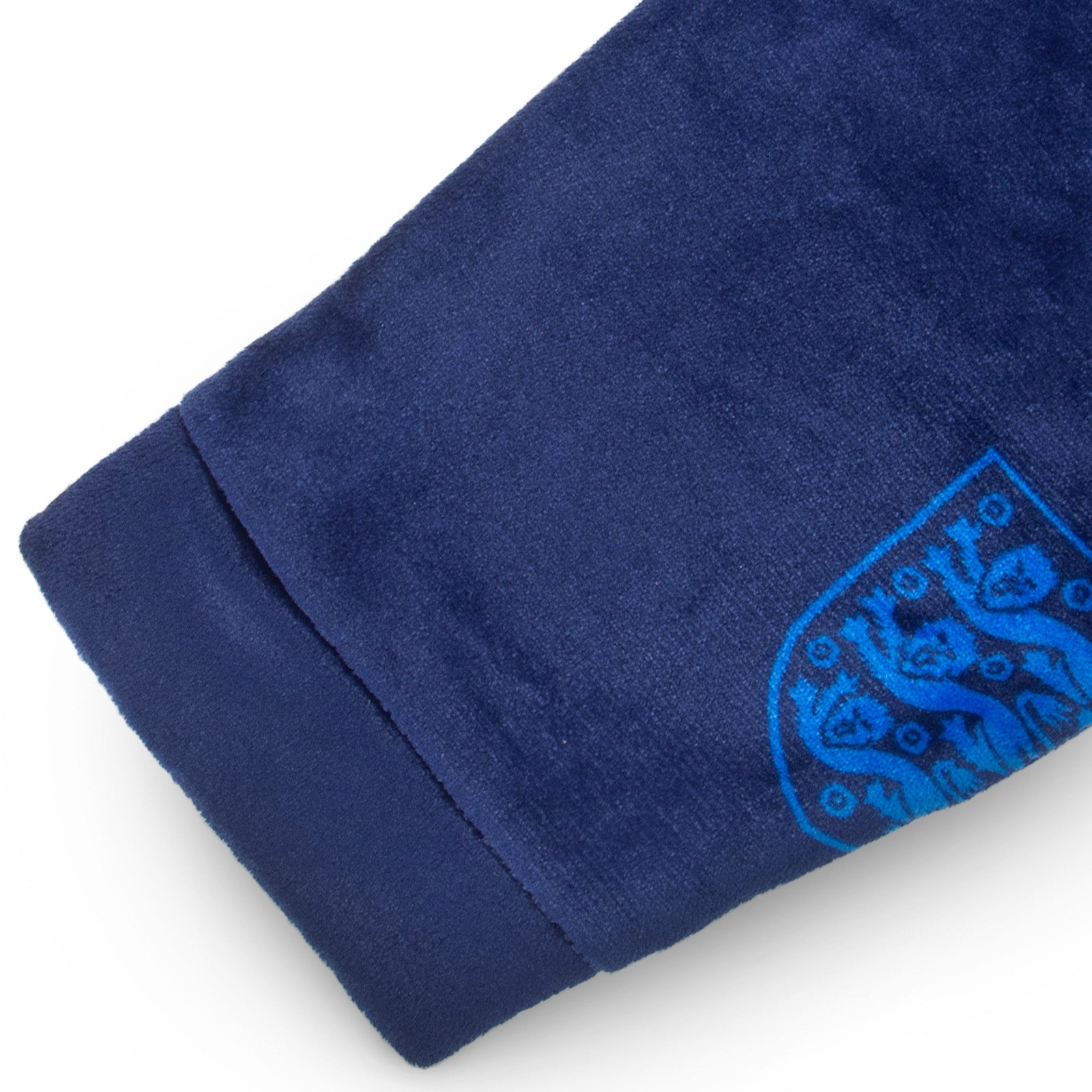 England adults dressing gown hooded fleece with all over print team crest.