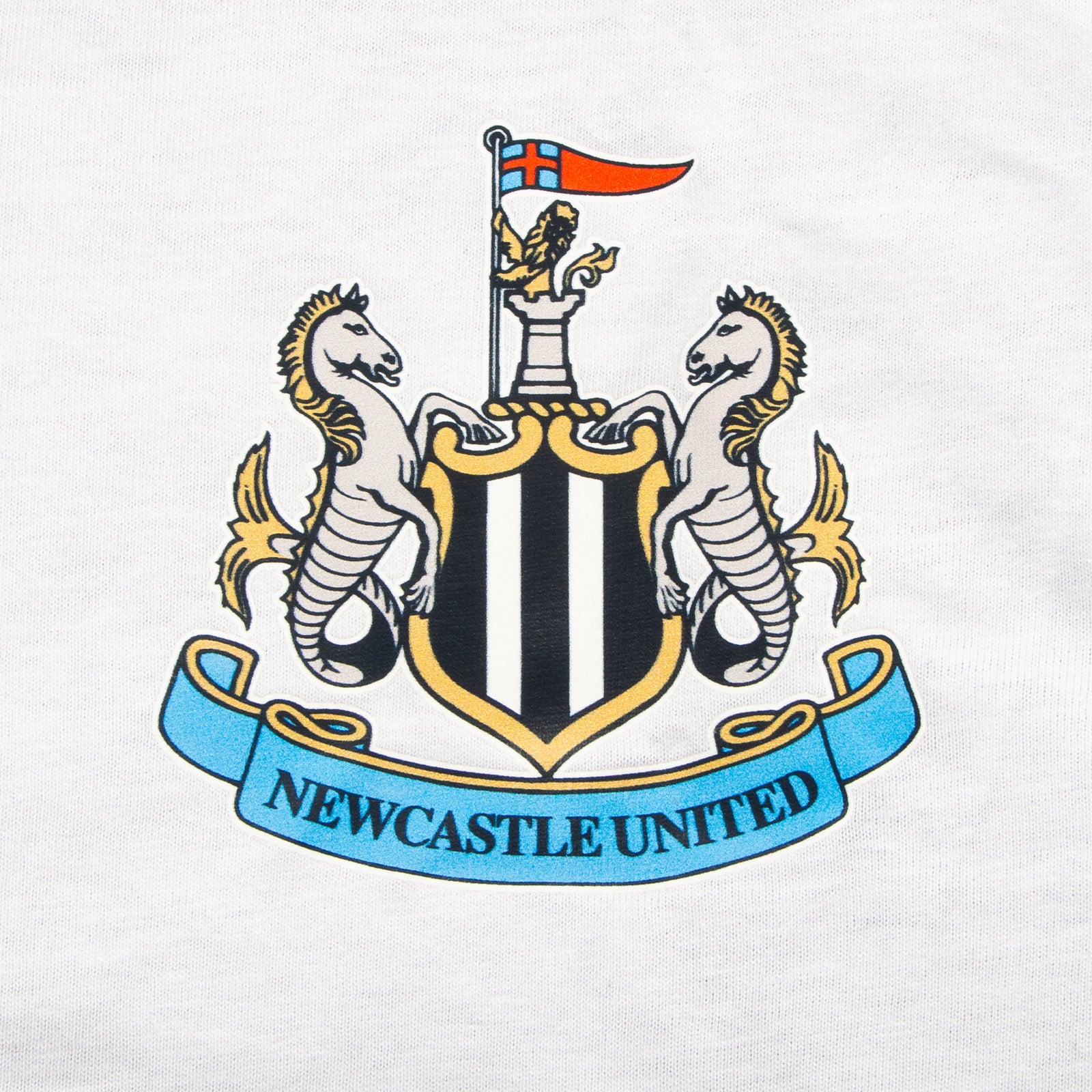 Newcastle adults long pyjamas in black. Short sleeve top with club crest to chest and long bottoms with club crest