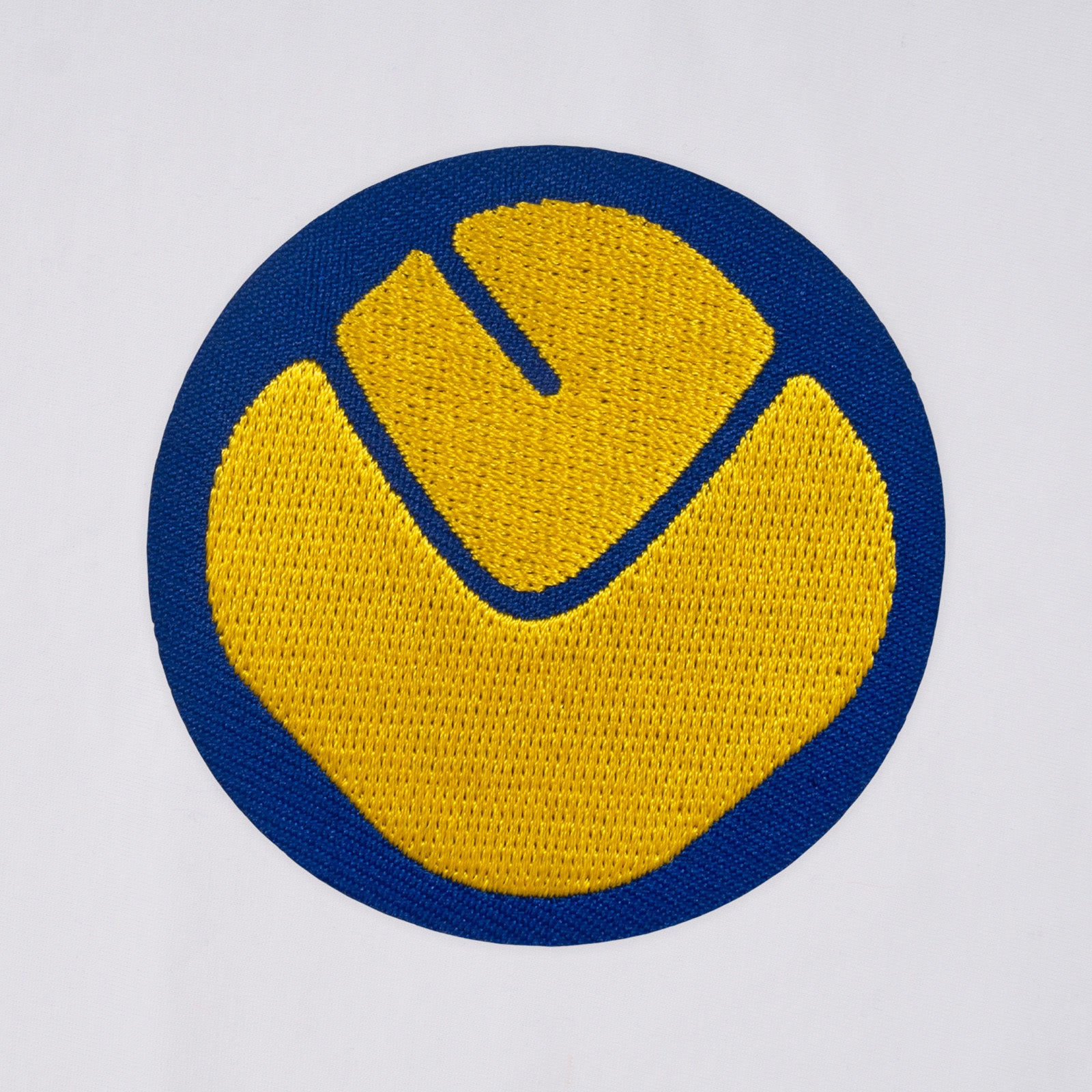 Leeds retro v-neck t-shirt in white with embroidered applique smiley crest