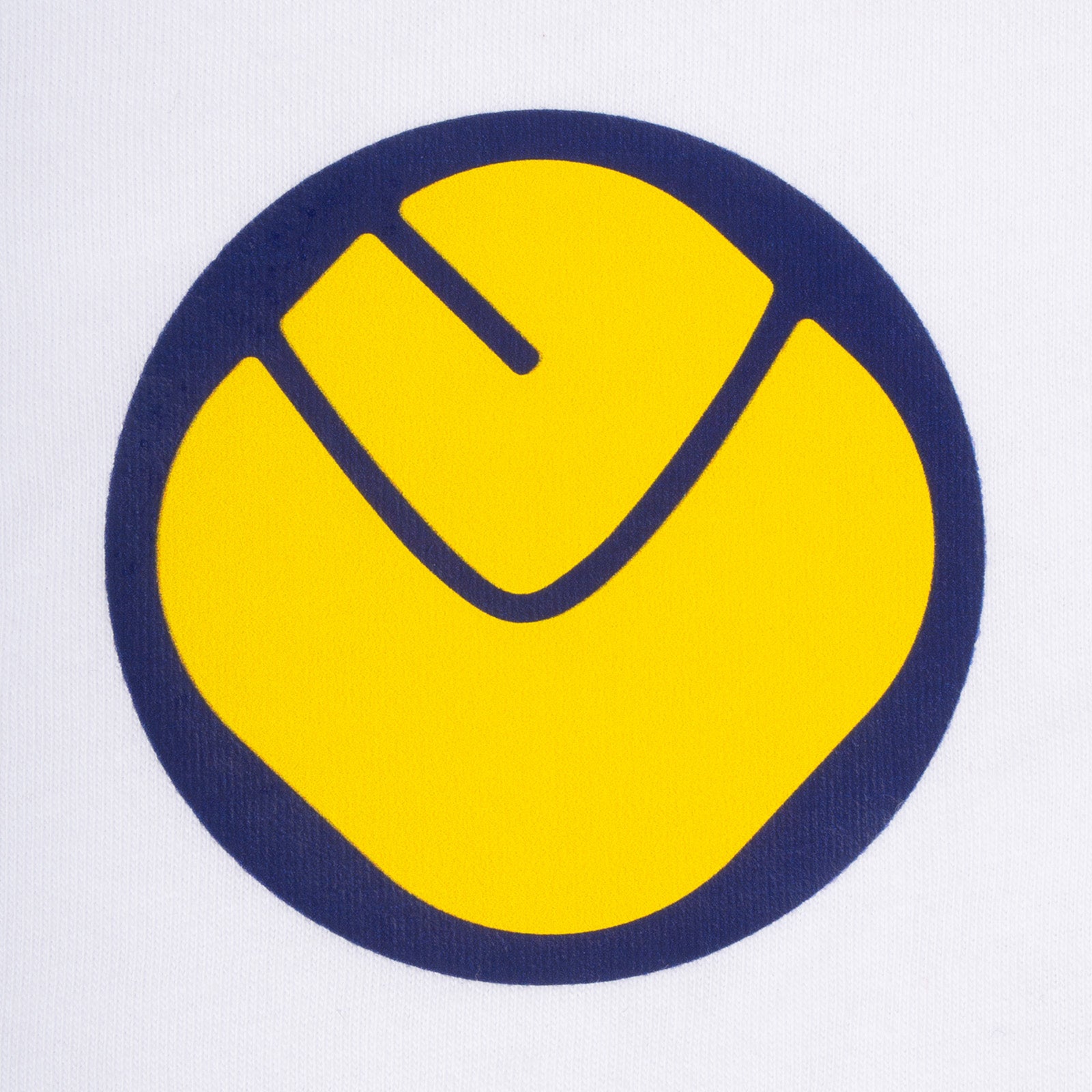 Leeds retro v-neck t-shirt in white with printed smiley crest