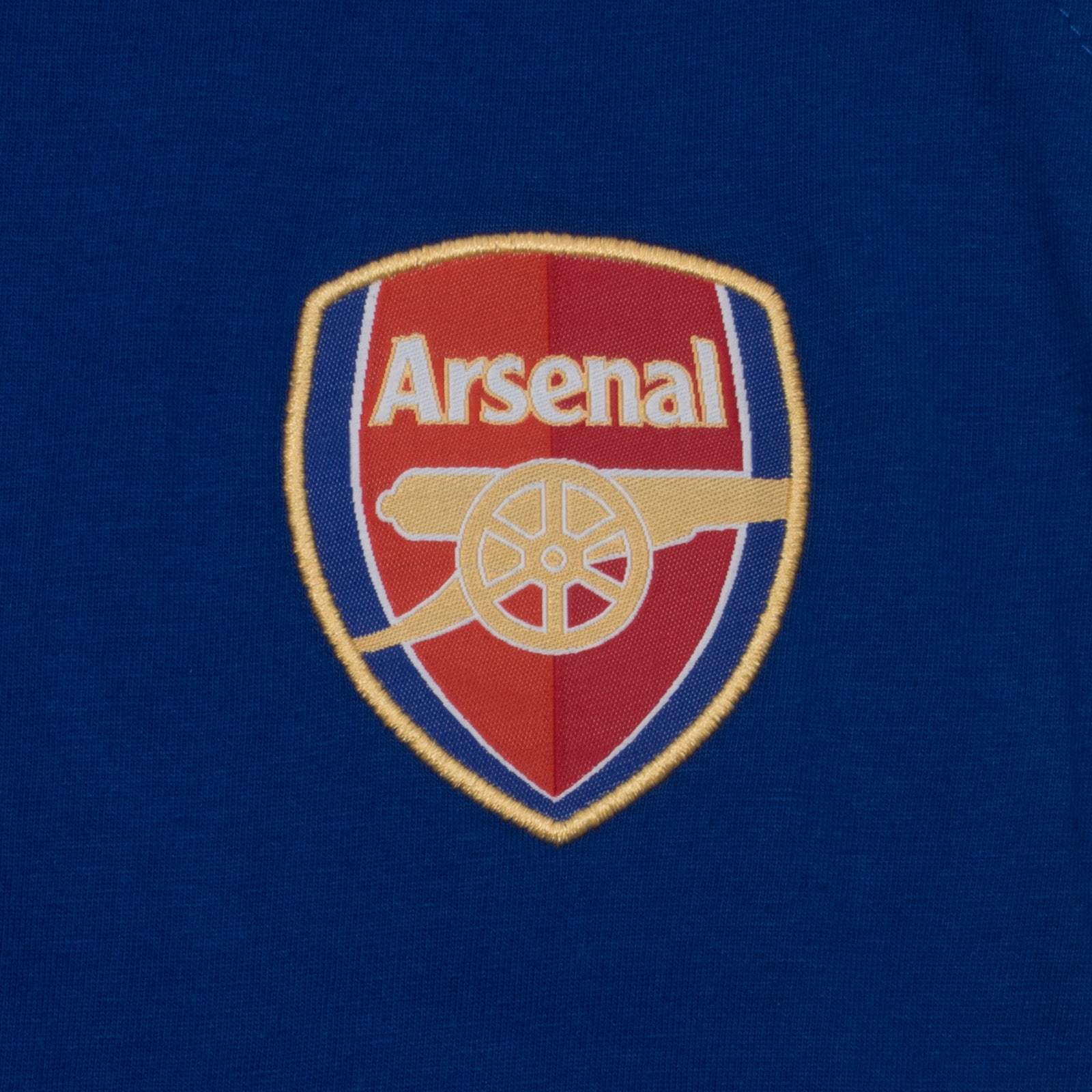 Arsenal adults long pyjamas in navy & red. Two-tone short sleeve top with club crest and long bottoms with crest.