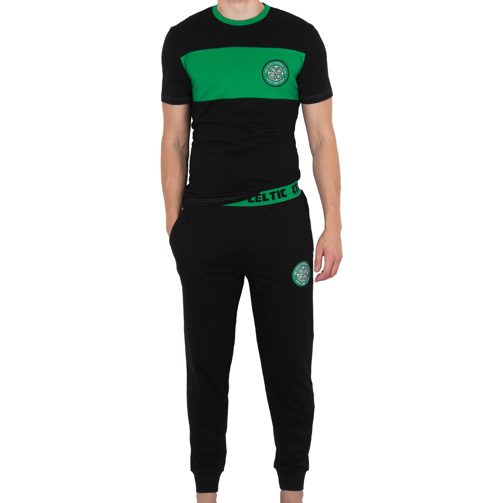 Celtic adults long pyjamas in black. Short sleeve top with badge to chest and long bottoms with badge.