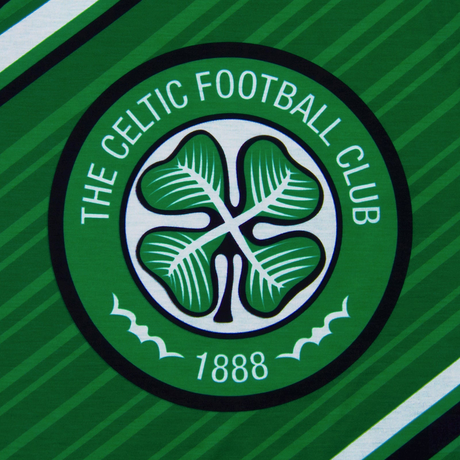 Celtic kids long pyjamas in green. Long sleeve top with graphic and club crest. Long legged bottoms with crest.