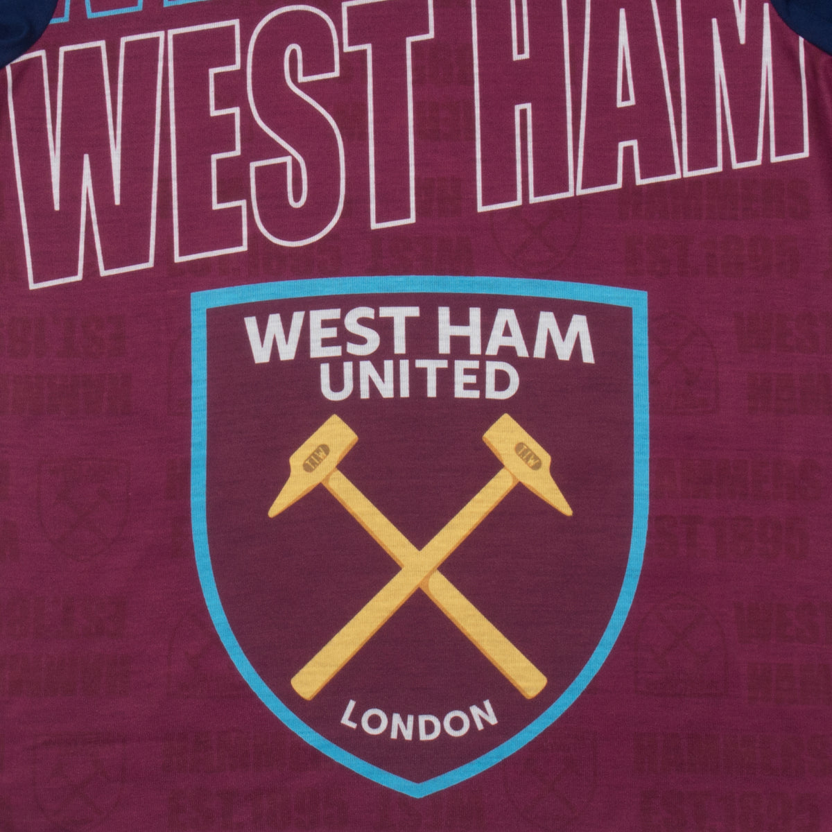 West Ham adults short pyjama set in claret with a short sleeve t-shirt & graphic. Shorts with logo to the left leg.
