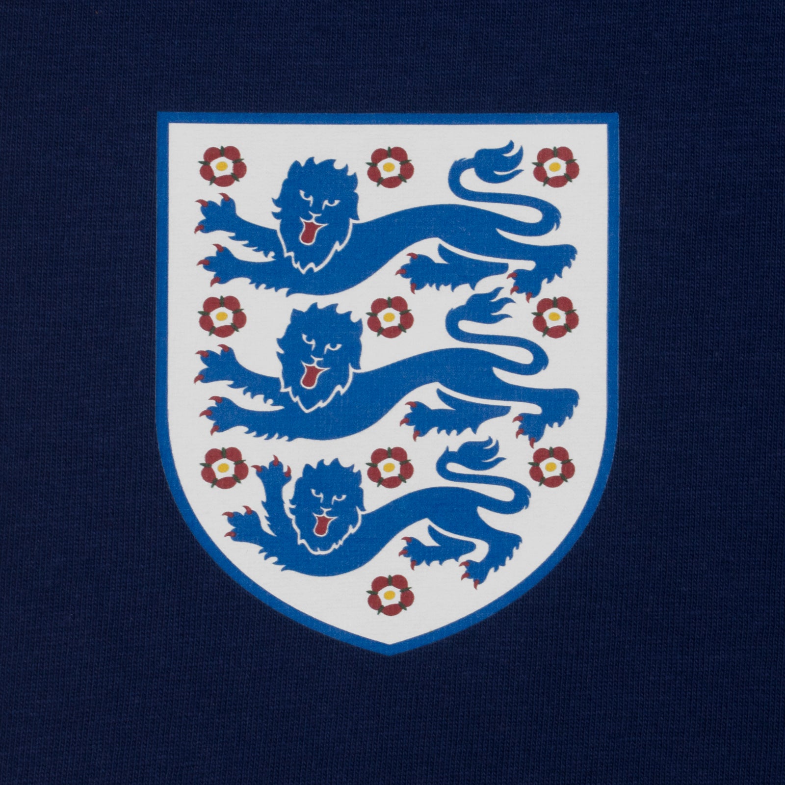 England kids pyjamas in white. Short sleeve top with graphic and shorts with 3 Lions logo to the left leg.