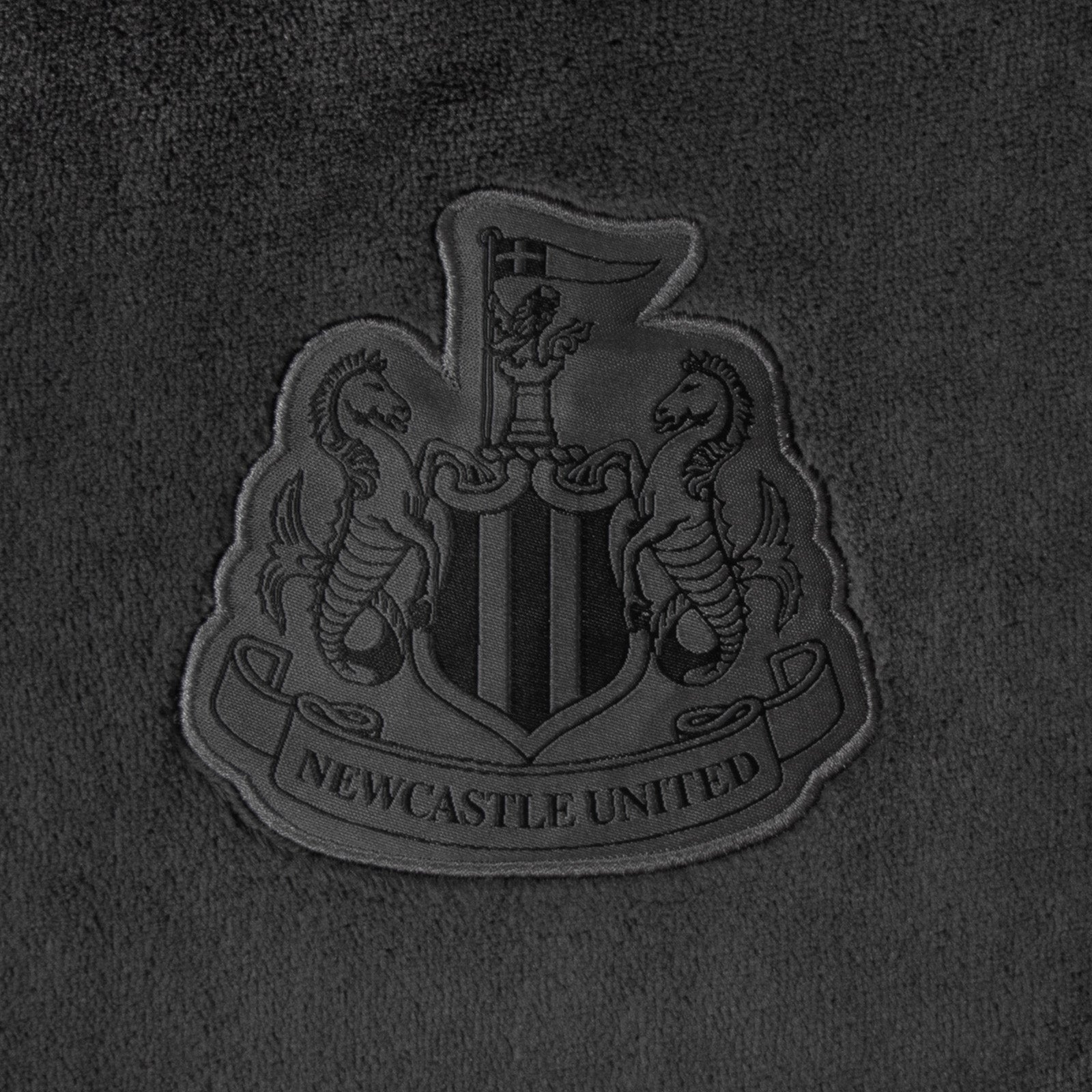 Newcastle United adults dressing gown in grey with crest