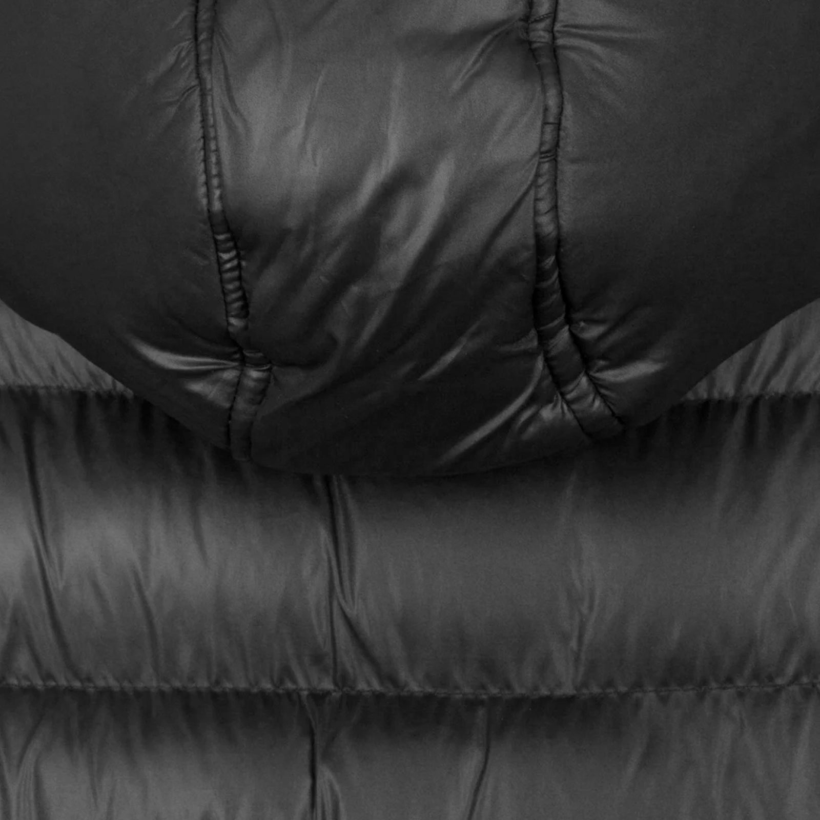 Spurs adults quilted jacket in black with club crest print to chest.