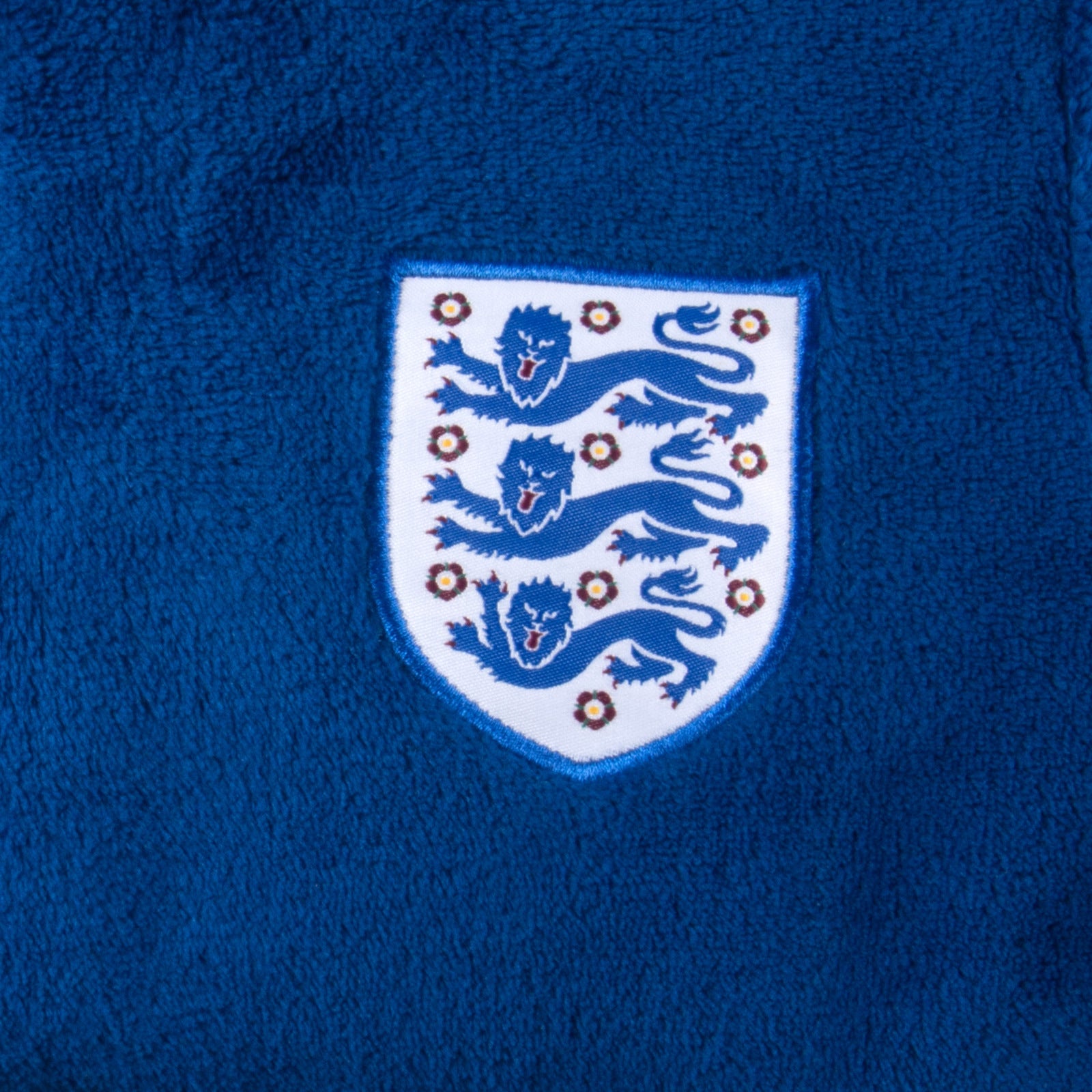 England kids hooded dressing gown in blue with a woven 3 Lions crest