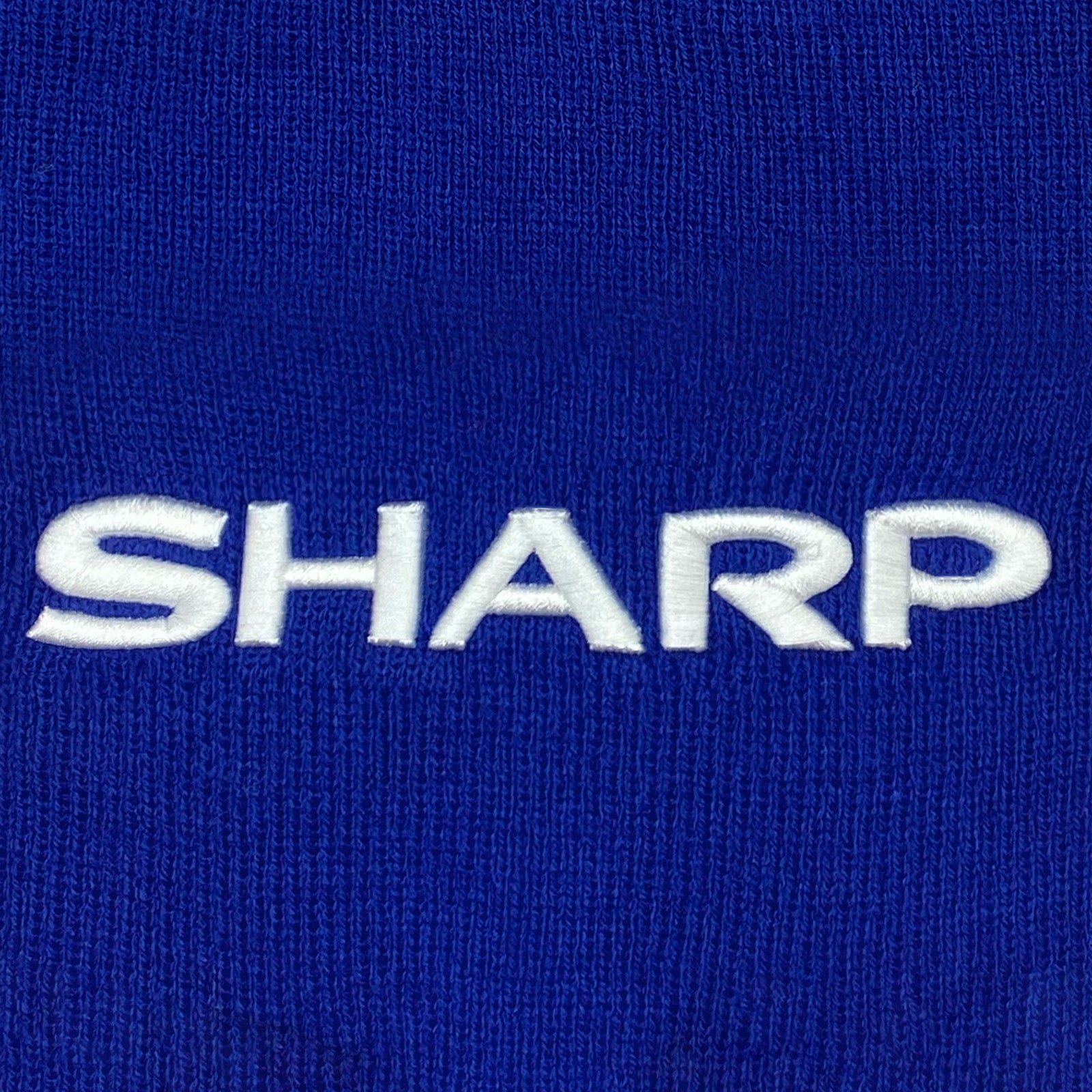 Man United bobble hat in retro blue 1985 colours