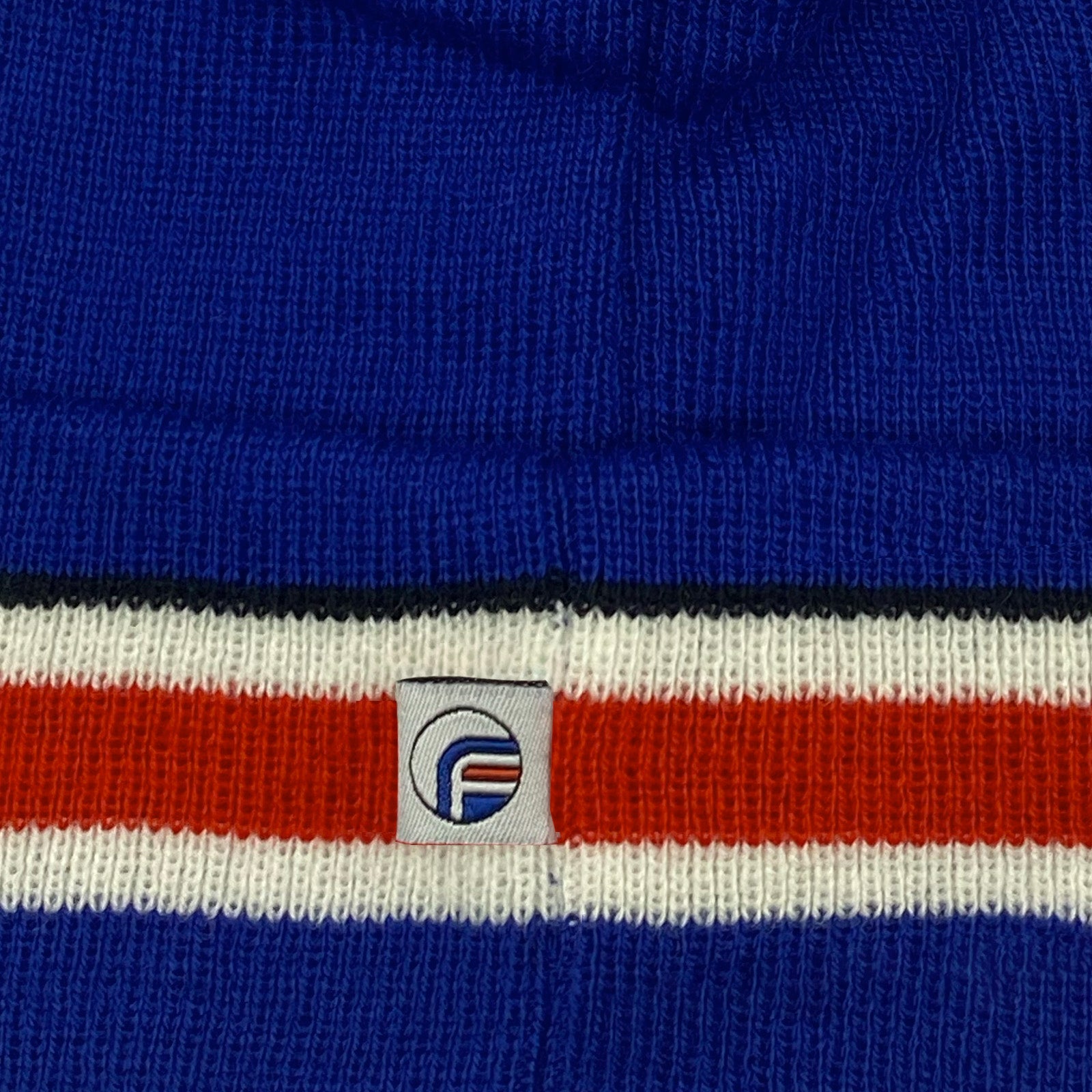 Man United bobble hat in retro blue 1985 colours