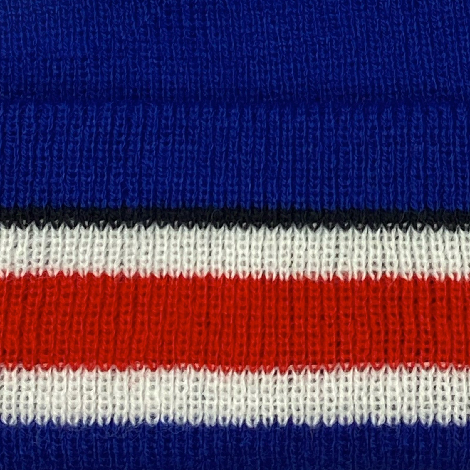 Man United bobble hat in retro blue 1985 colours
