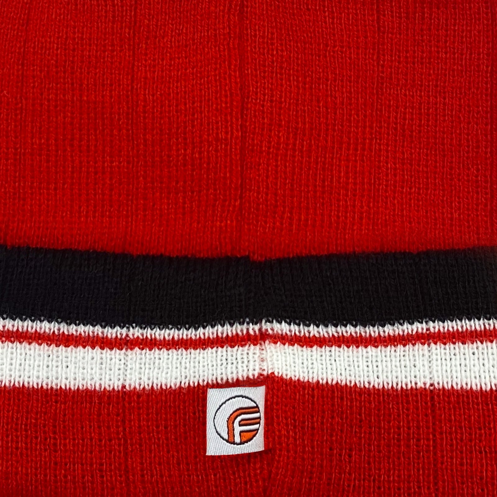 Man United bobble hat in retro red 1983 colours