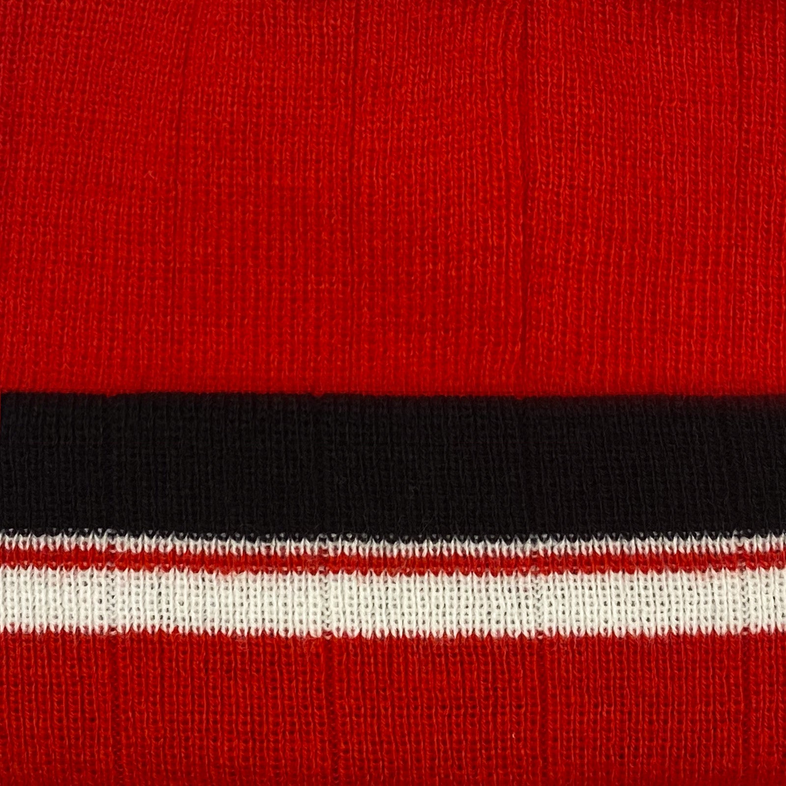 Man United bobble hat in retro red 1983 colours