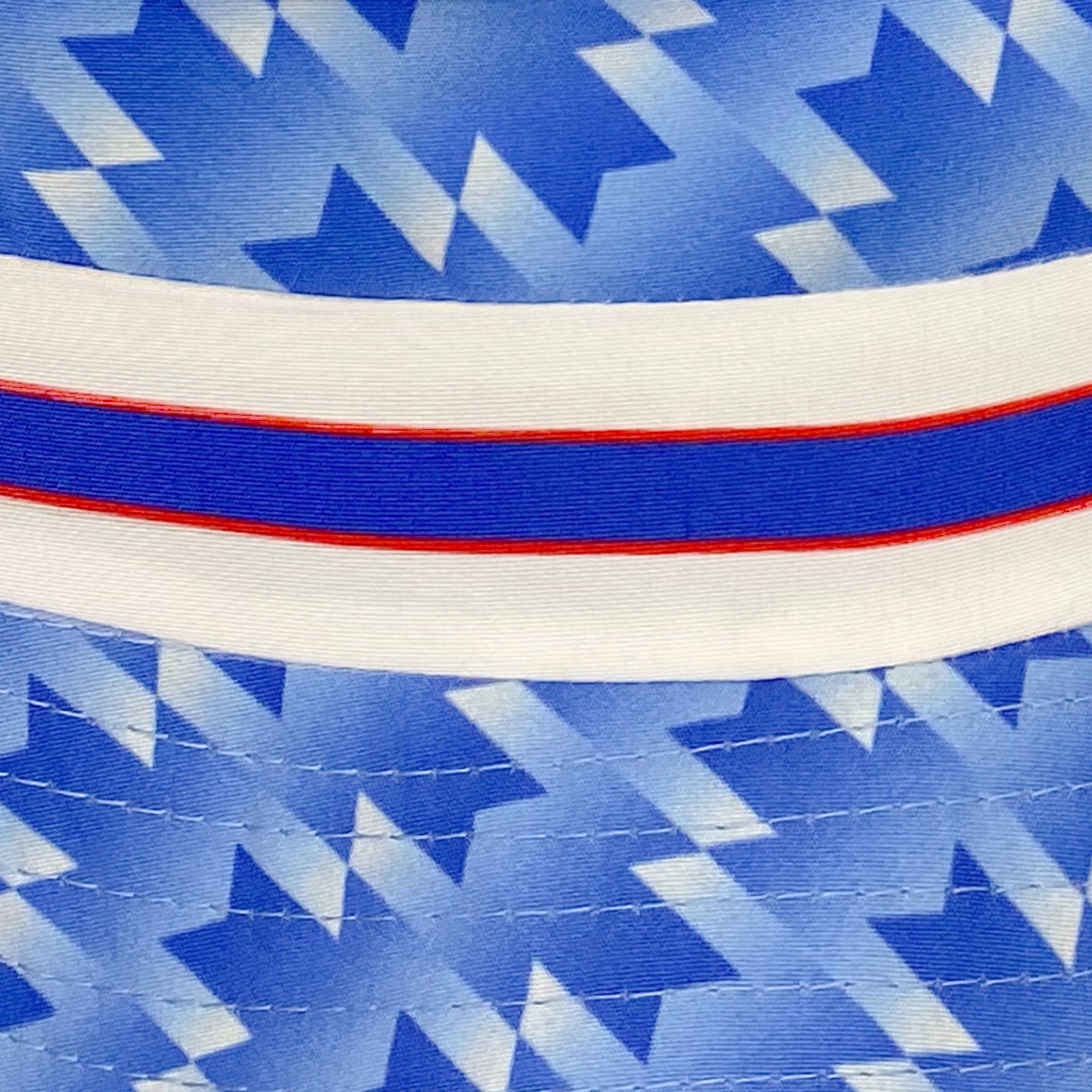 Man United bucket hat in retro blue 1990 colours