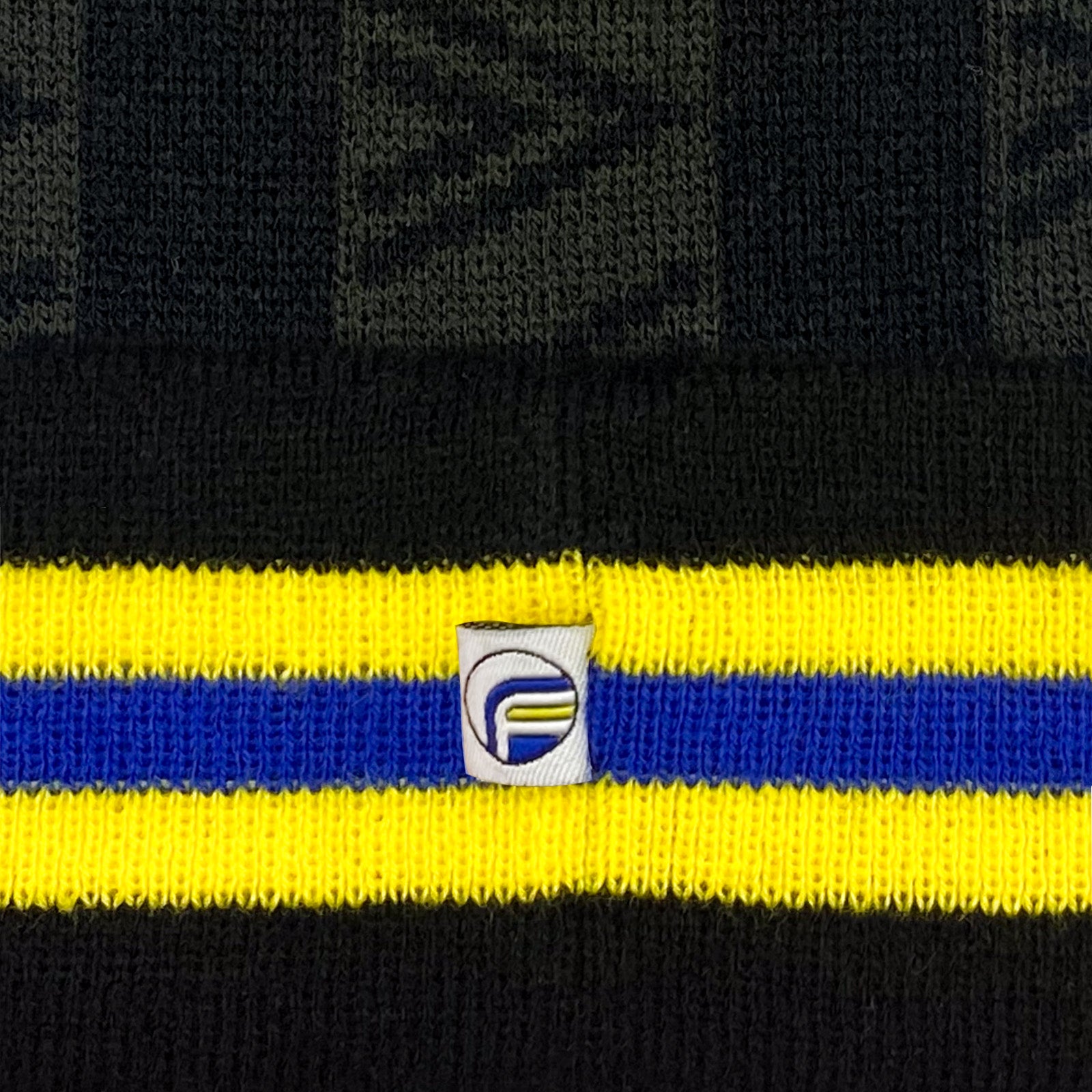 Man United bobble hat in retro black 1994 colours