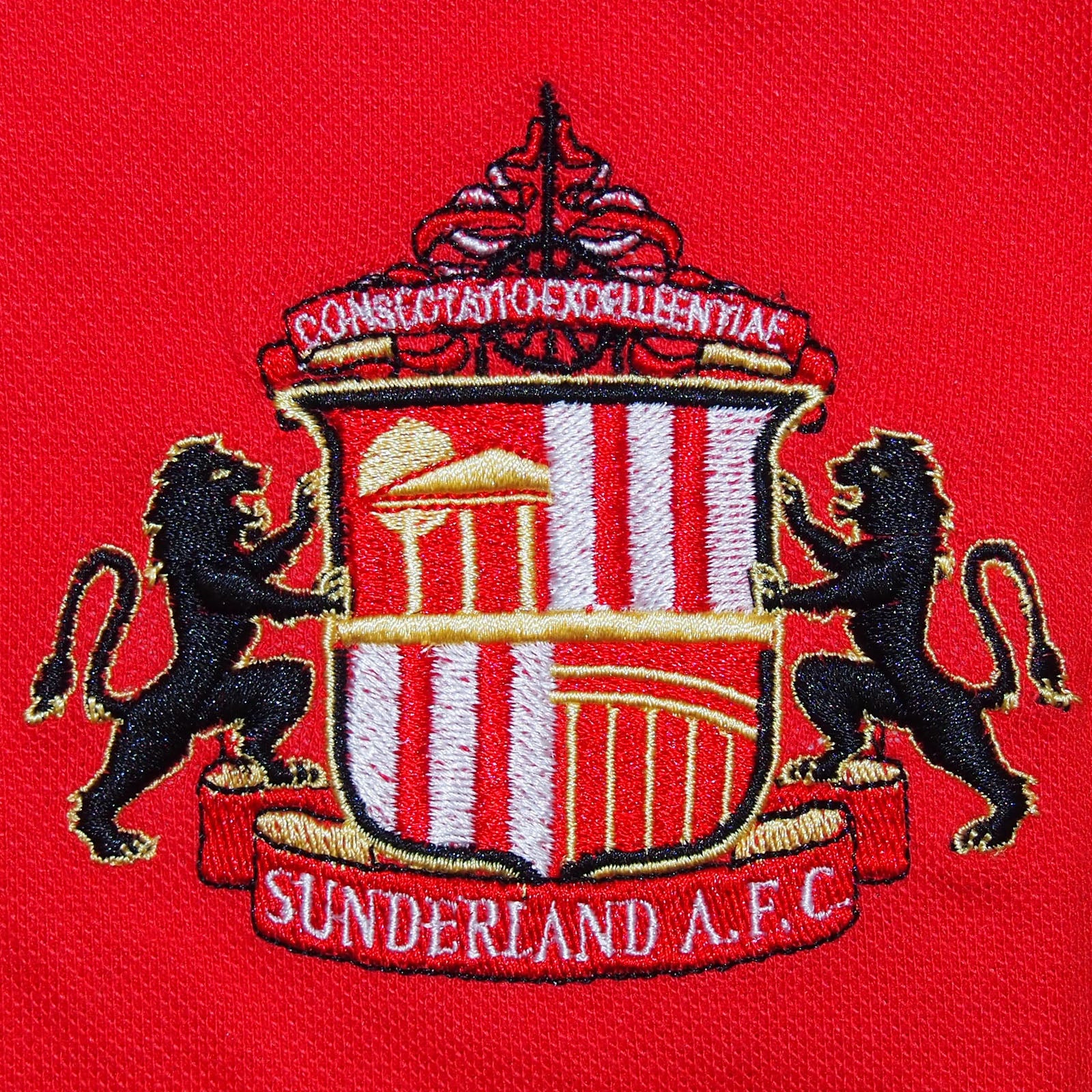 Sunderland adults polo shirt in red with Sunderland badge and text to the chest.