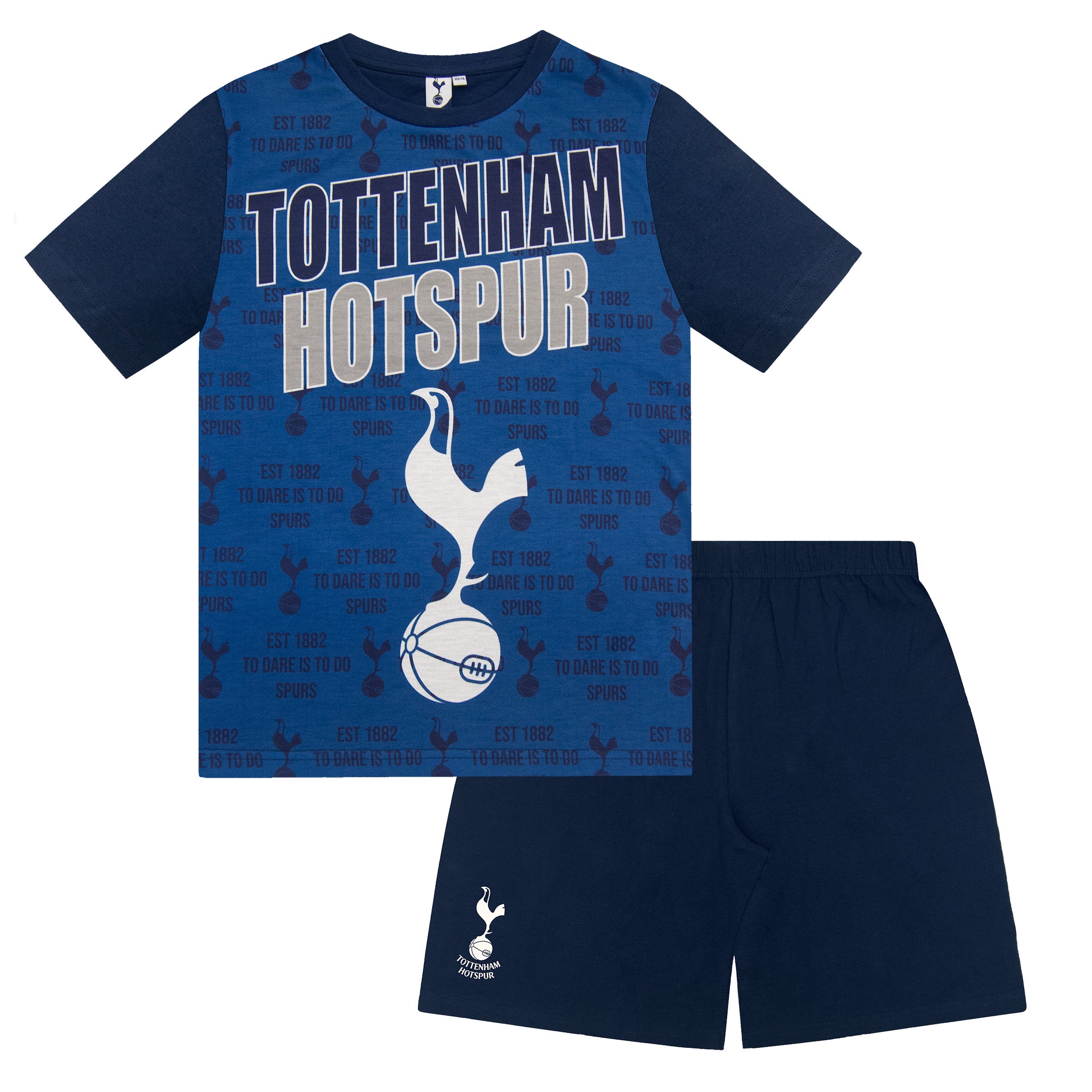 Spurs kids short pyjamas in navy blue. Short sleeve top with graphic and shorts with crest to the left leg