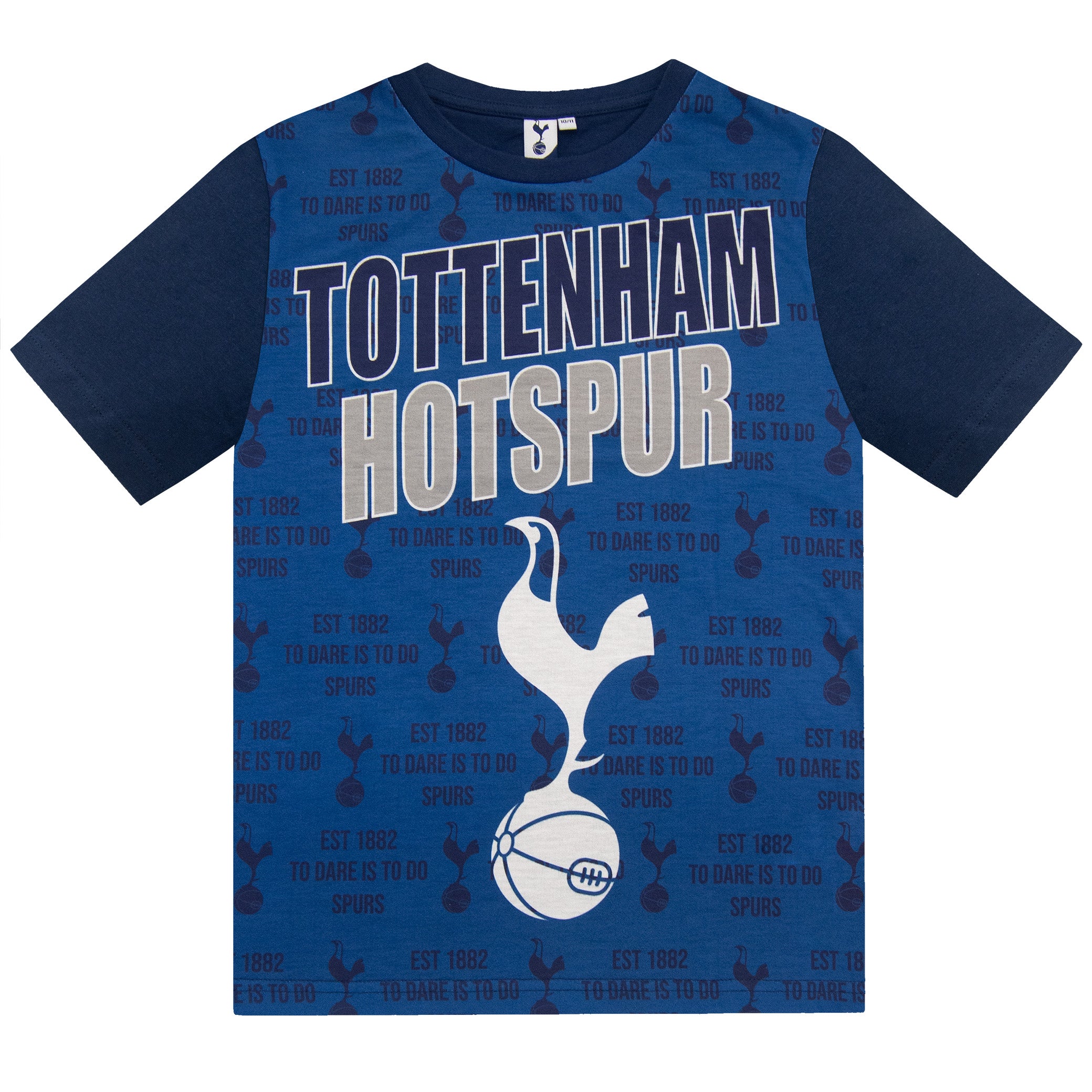 Spurs kids short pyjamas in navy blue. Short sleeve top with graphic and shorts with crest to the left leg